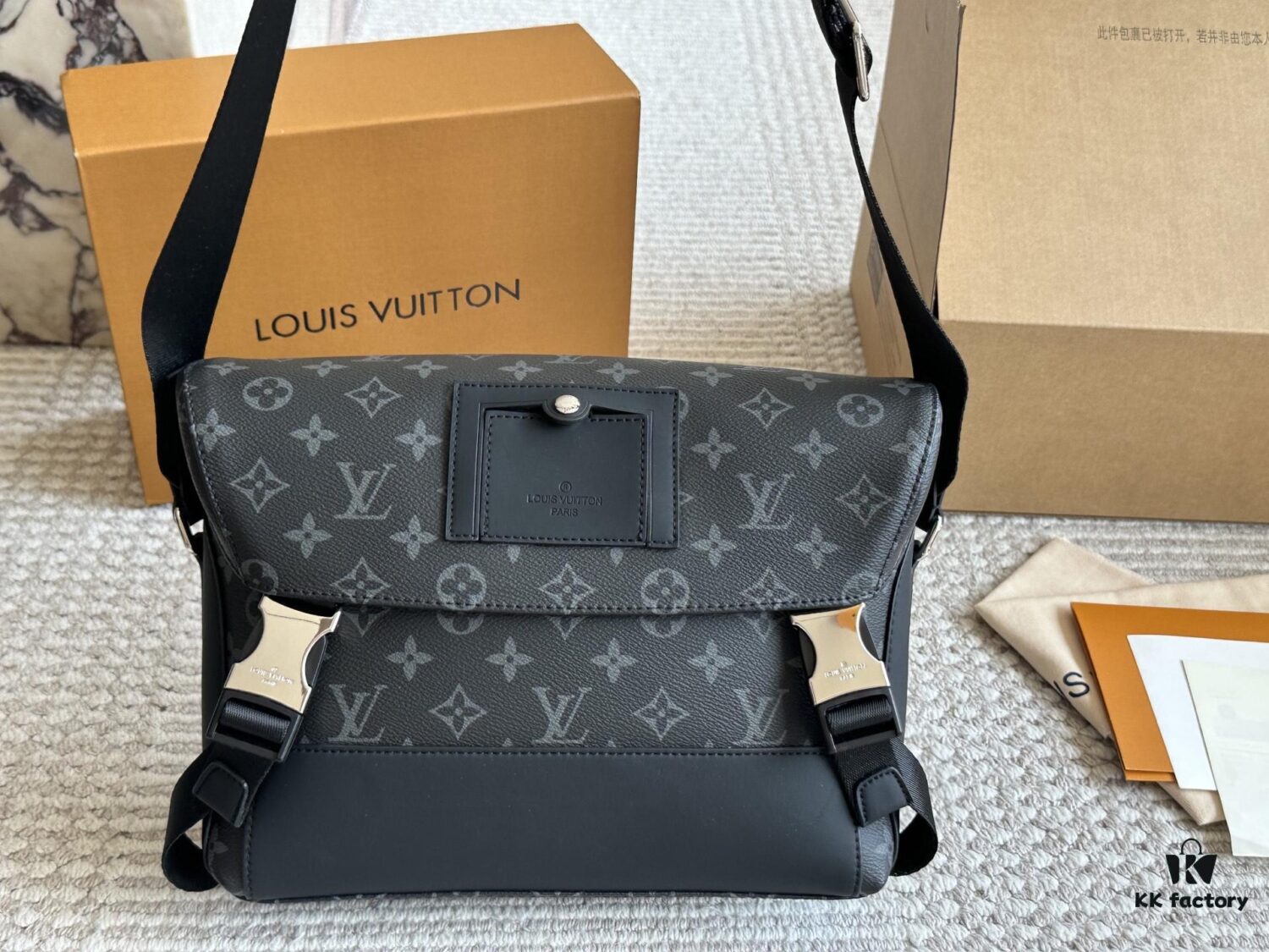LV Messenger Bag Top Replica Fashionable Men's Crossbody Bag for Everyday Use