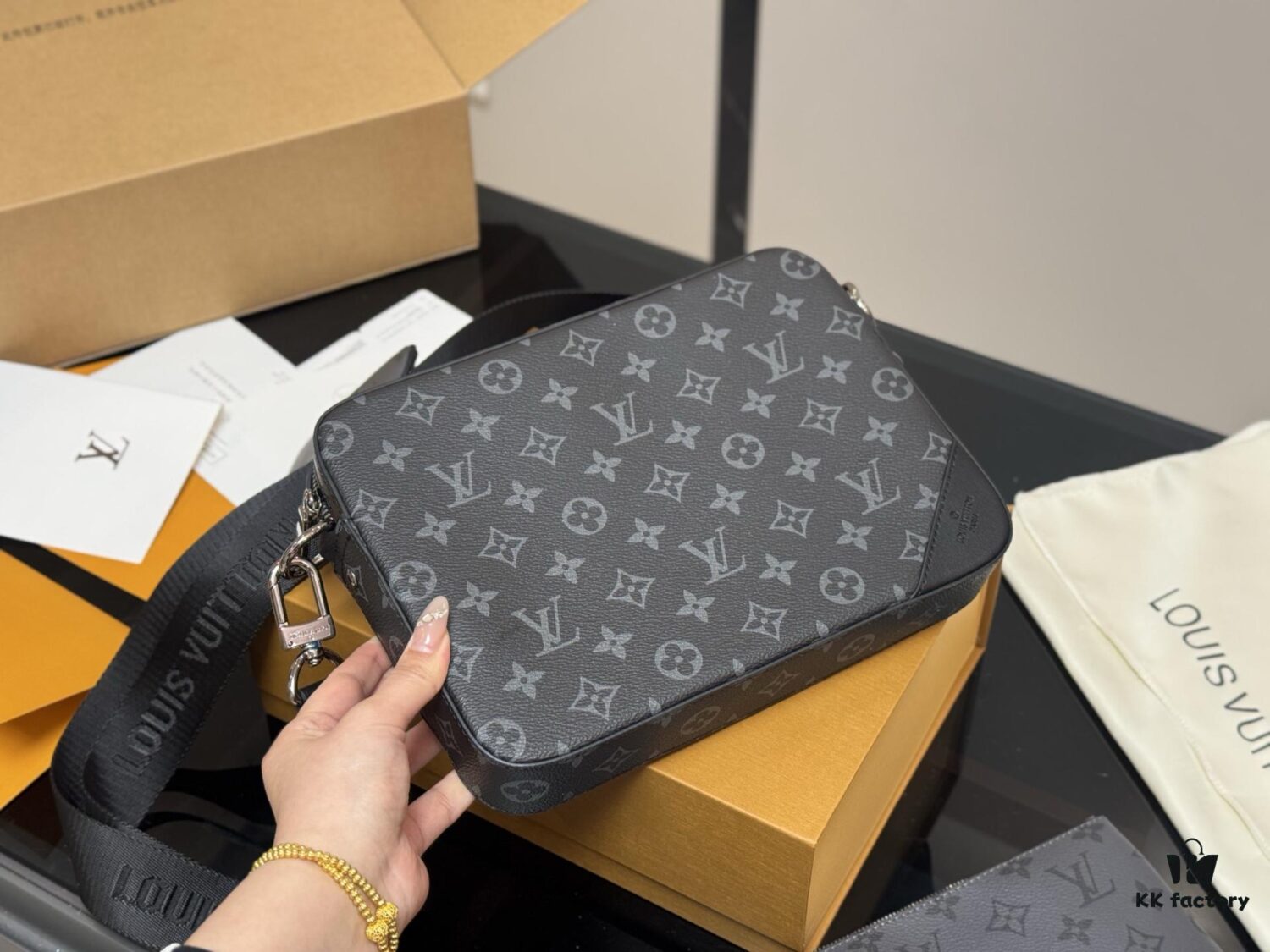 Foldable Box Airplane Box LV Men's Three-in-One Bag with Multiple Carrying Combinations