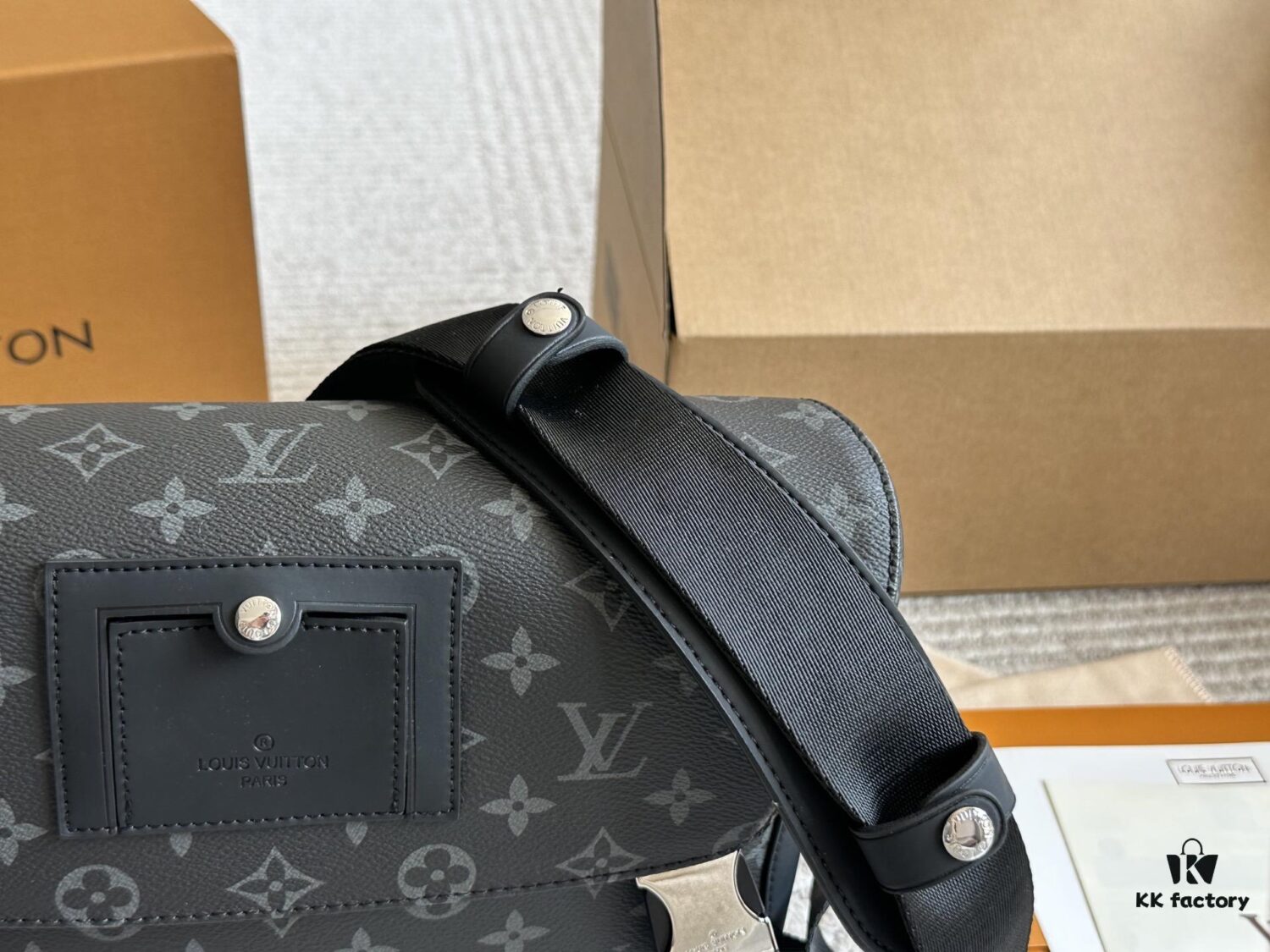 LV Messenger Bag Top Replica Fashionable Men's Crossbody Bag for Everyday Use