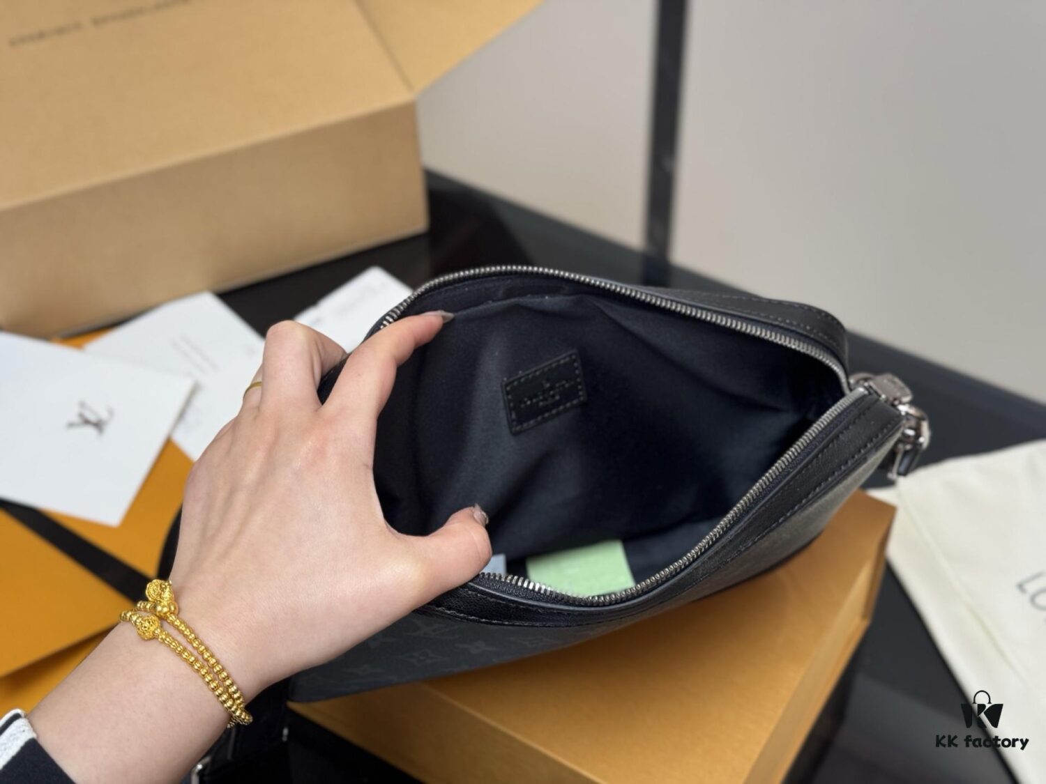 Foldable Box Airplane Box LV Men's Three-in-One Bag with Multiple Carrying Combinations