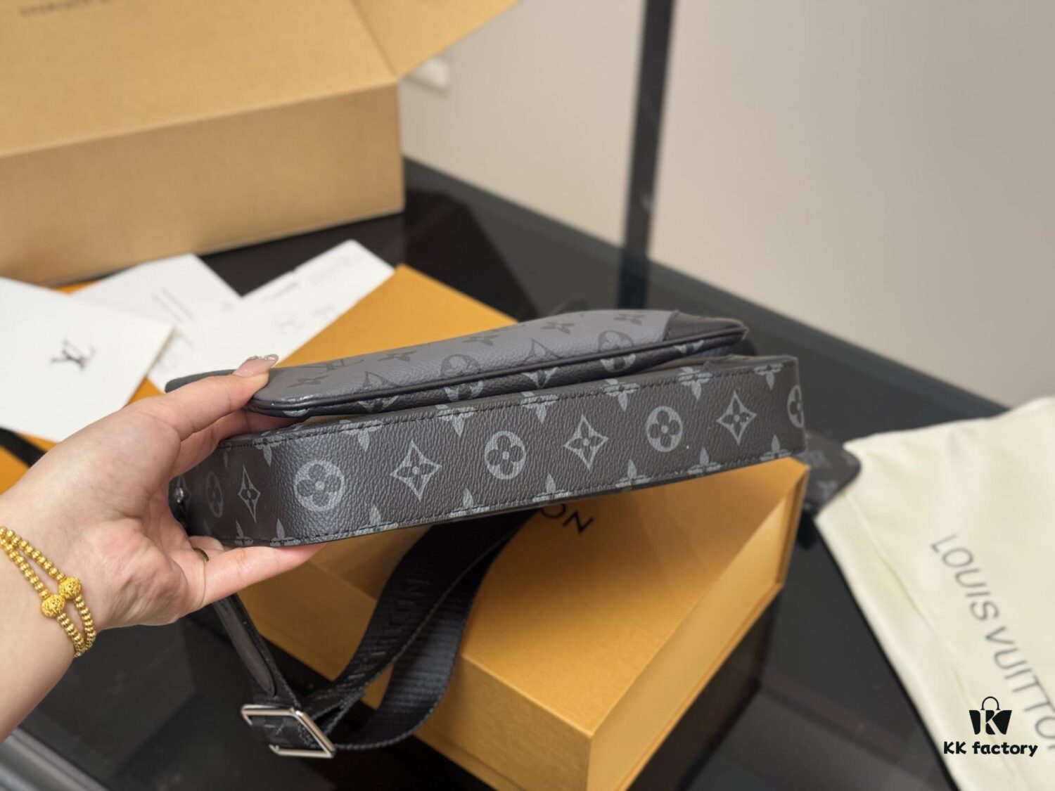 Foldable Box Airplane Box LV Men's Three-in-One Bag with Multiple Carrying Combinations