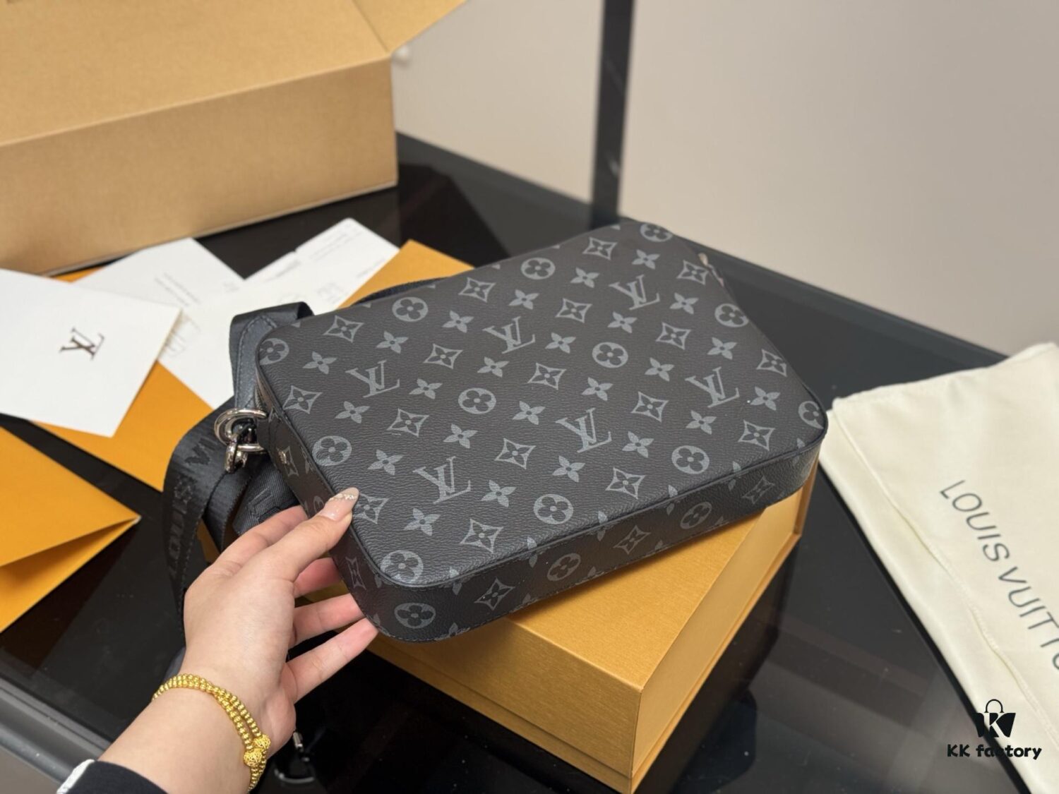 Foldable Box Airplane Box LV Men's Three-in-One Bag with Multiple Carrying Combinations