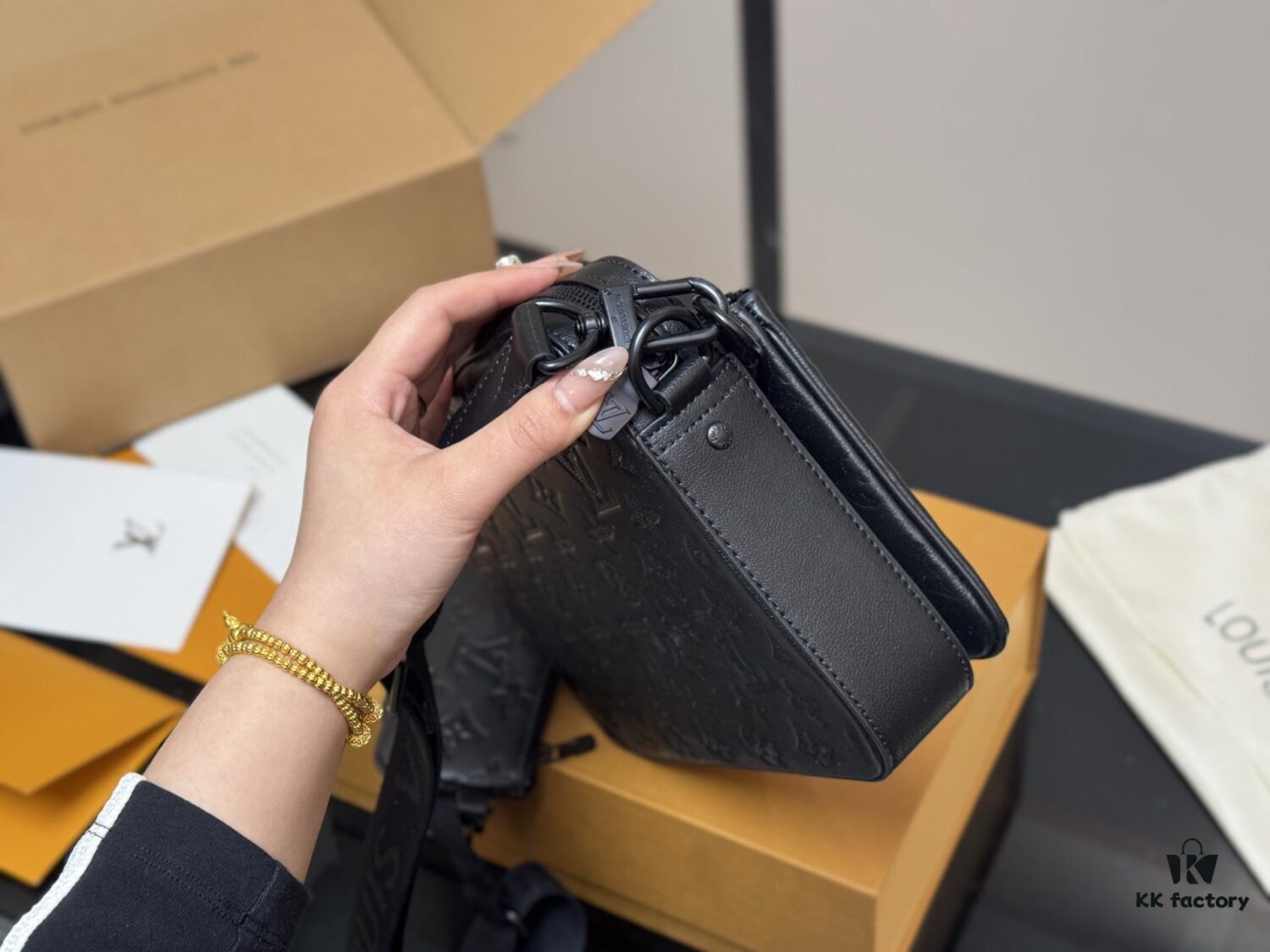 LV Men's 3-in-1 Bag with Foldable Box Packaging