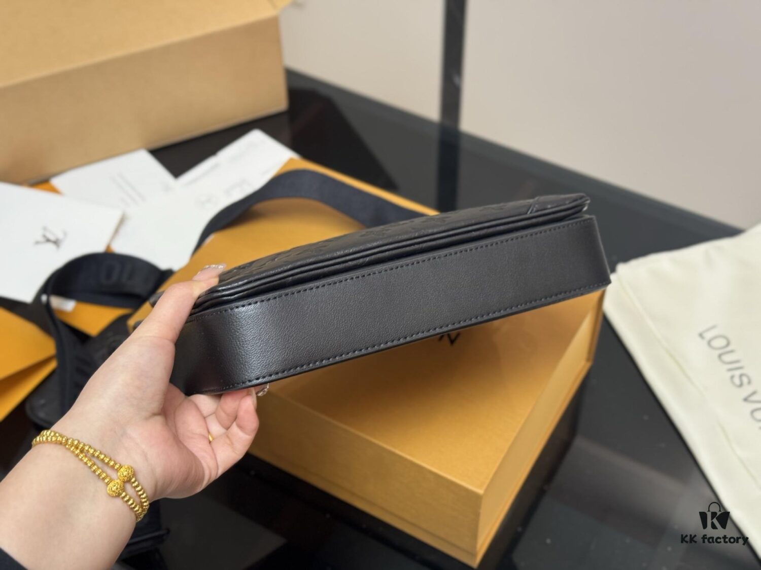 LV Men's 3-in-1 Bag with Foldable Box Packaging