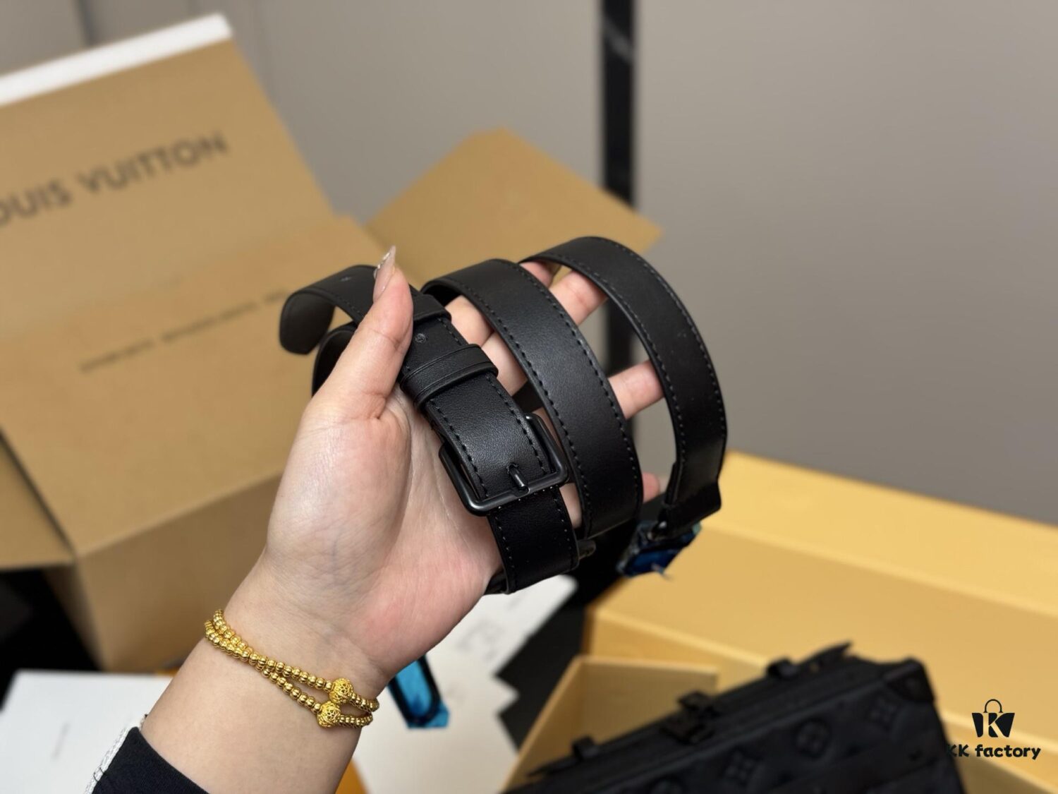 Genuine Leather Foldable Messenger Bag for LV Men, High Quality, Stylish and Practical