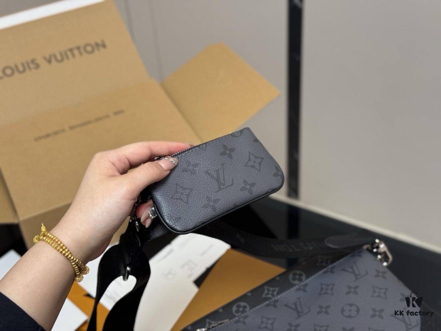 Foldable Box Airplane Box LV Men's Three-in-One Bag with Multiple Carrying Combinations