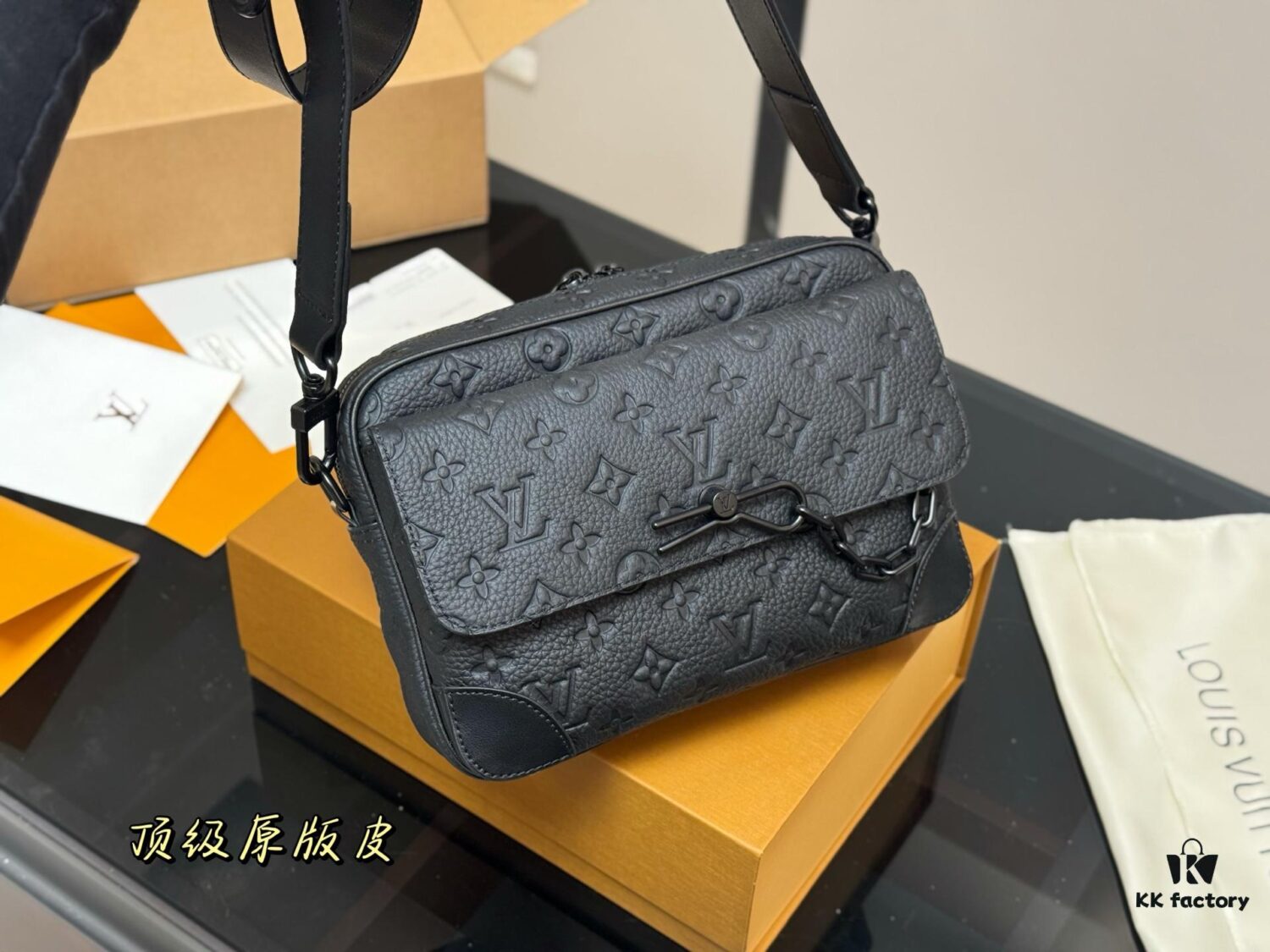 LV Men's Messenger Bag VOYAGER Foldable Box Plane Box Included Size: 25*18cm