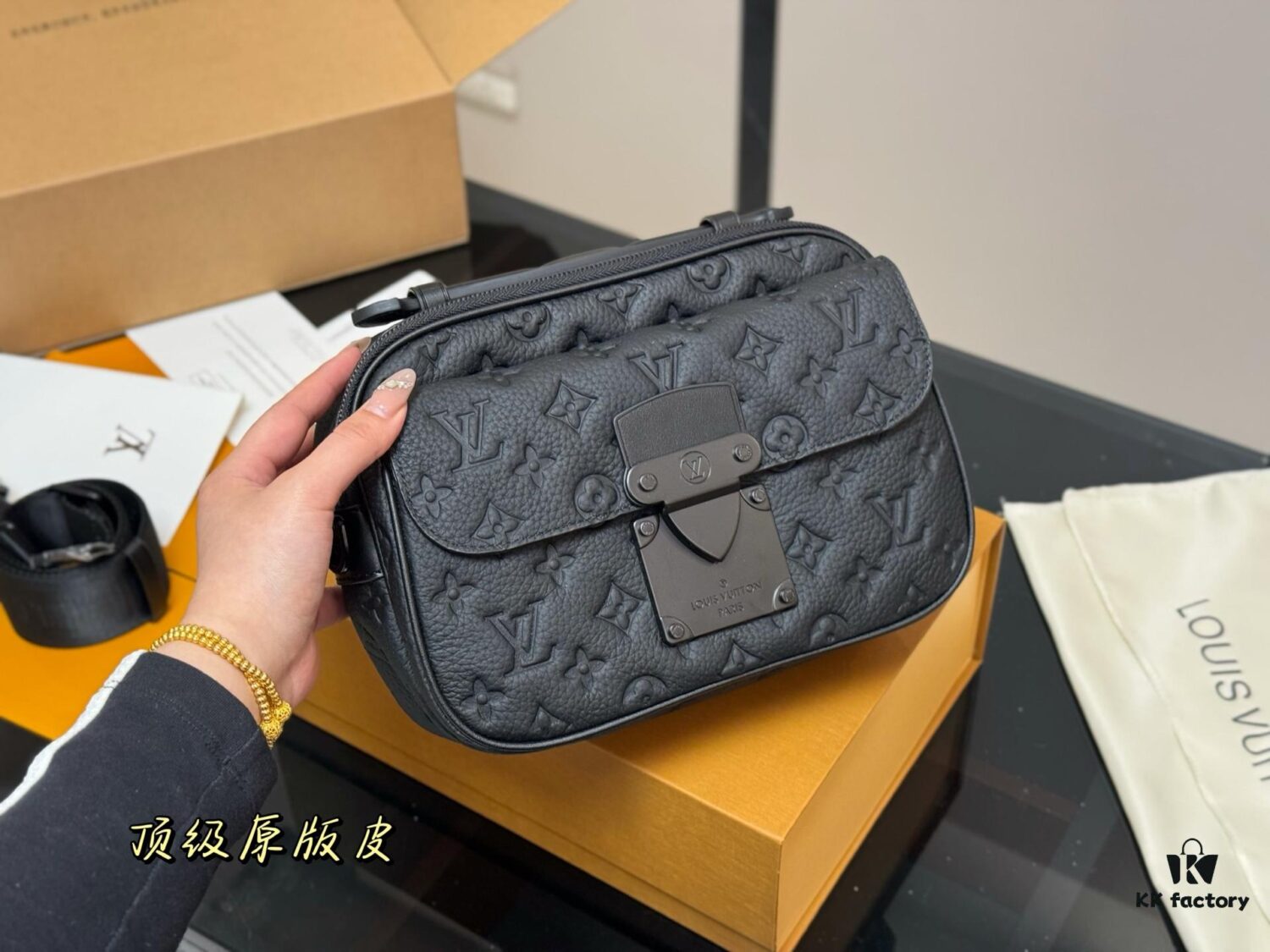 New Men's Messenger Bag with Foldable Aircraft Box Packaging