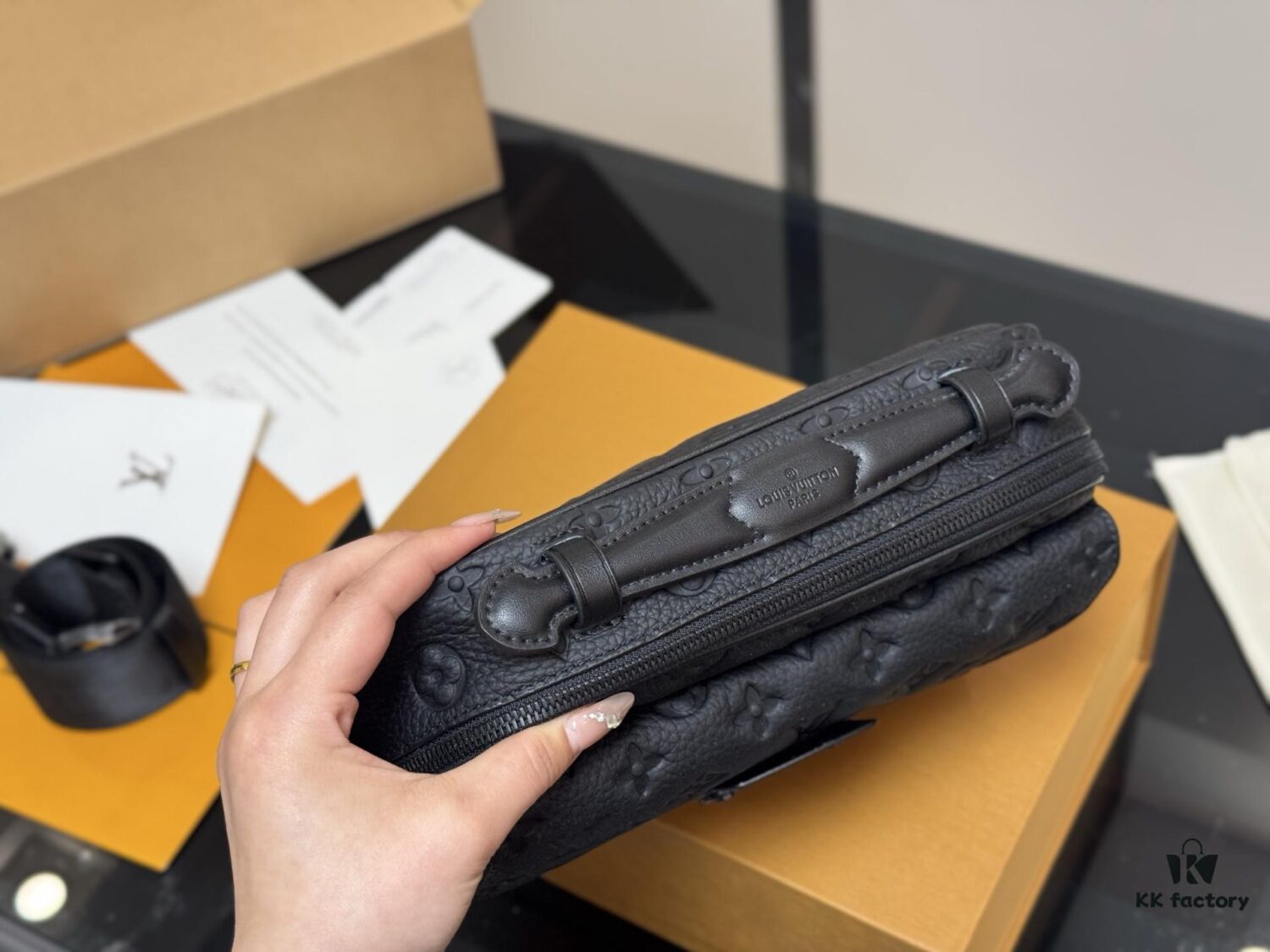 New Men's Messenger Bag with Foldable Aircraft Box Packaging