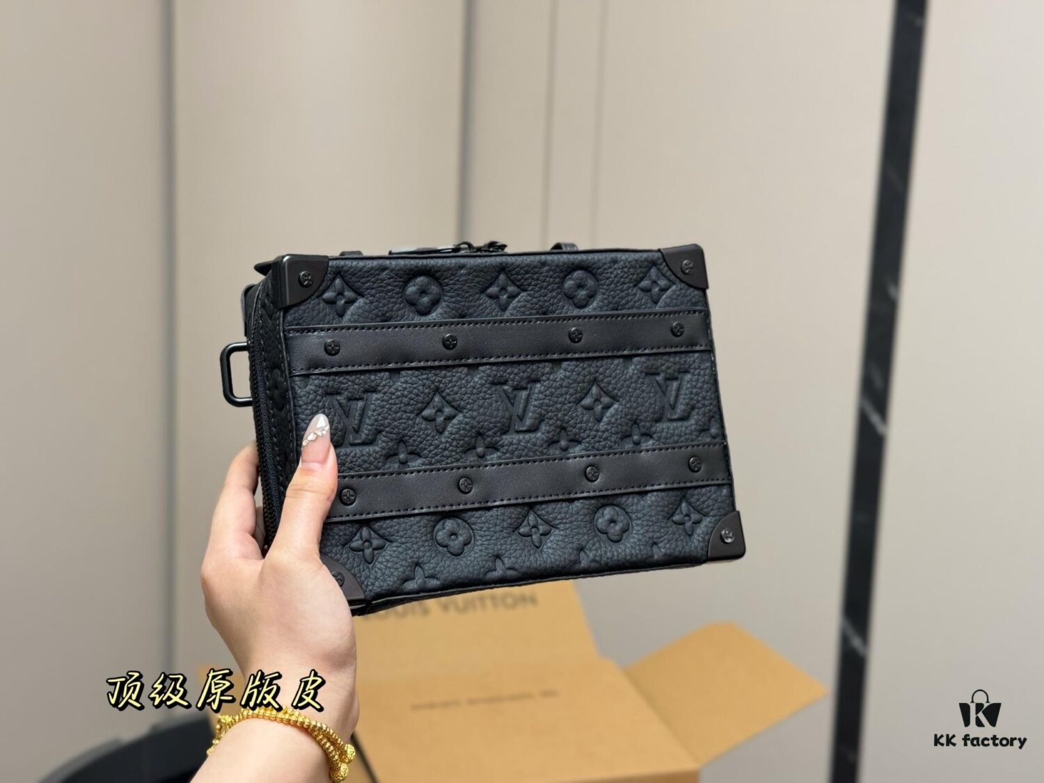 Genuine Leather Foldable Messenger Bag for LV Men, High Quality, Stylish and Practical