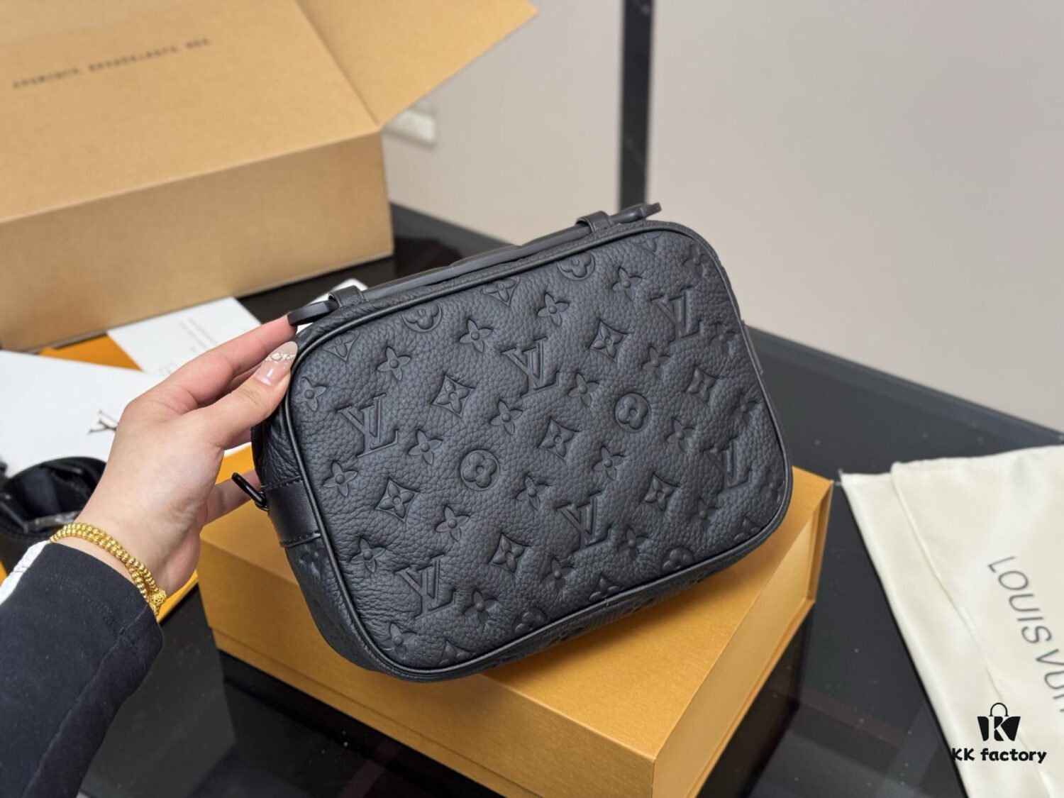 New Men's Messenger Bag with Foldable Aircraft Box Packaging