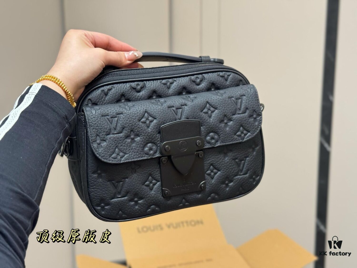 New Men's Messenger Bag with Foldable Aircraft Box Packaging