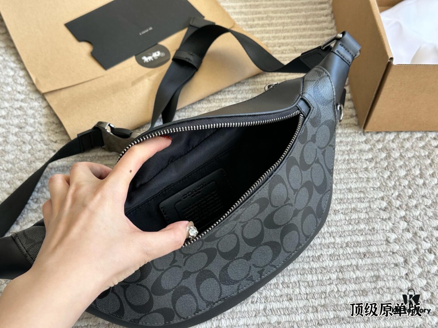 Original Order Version | COACH WARREN Men's Waist Bag, a must-have style that looks great on every fashionable man – same look as LV but at a fraction of the price!