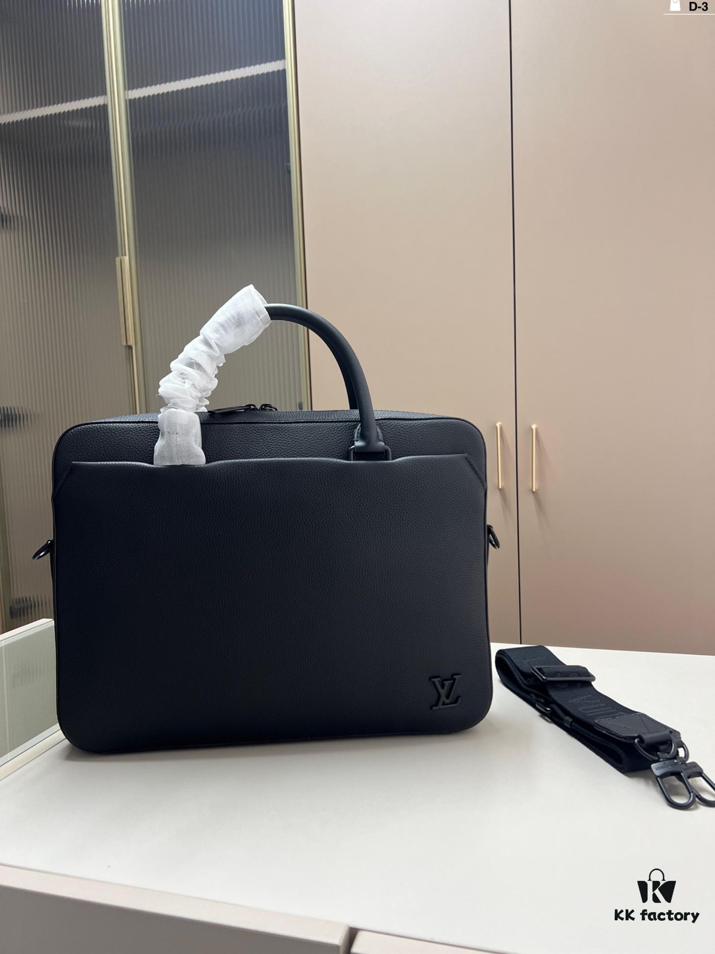 Louis Vuitton Men's Briefcase, Can Be Worn Crossbody or Carried by Hand, Spacious Capacity Fits Documents and Laptop, Size D-3-2 40×28