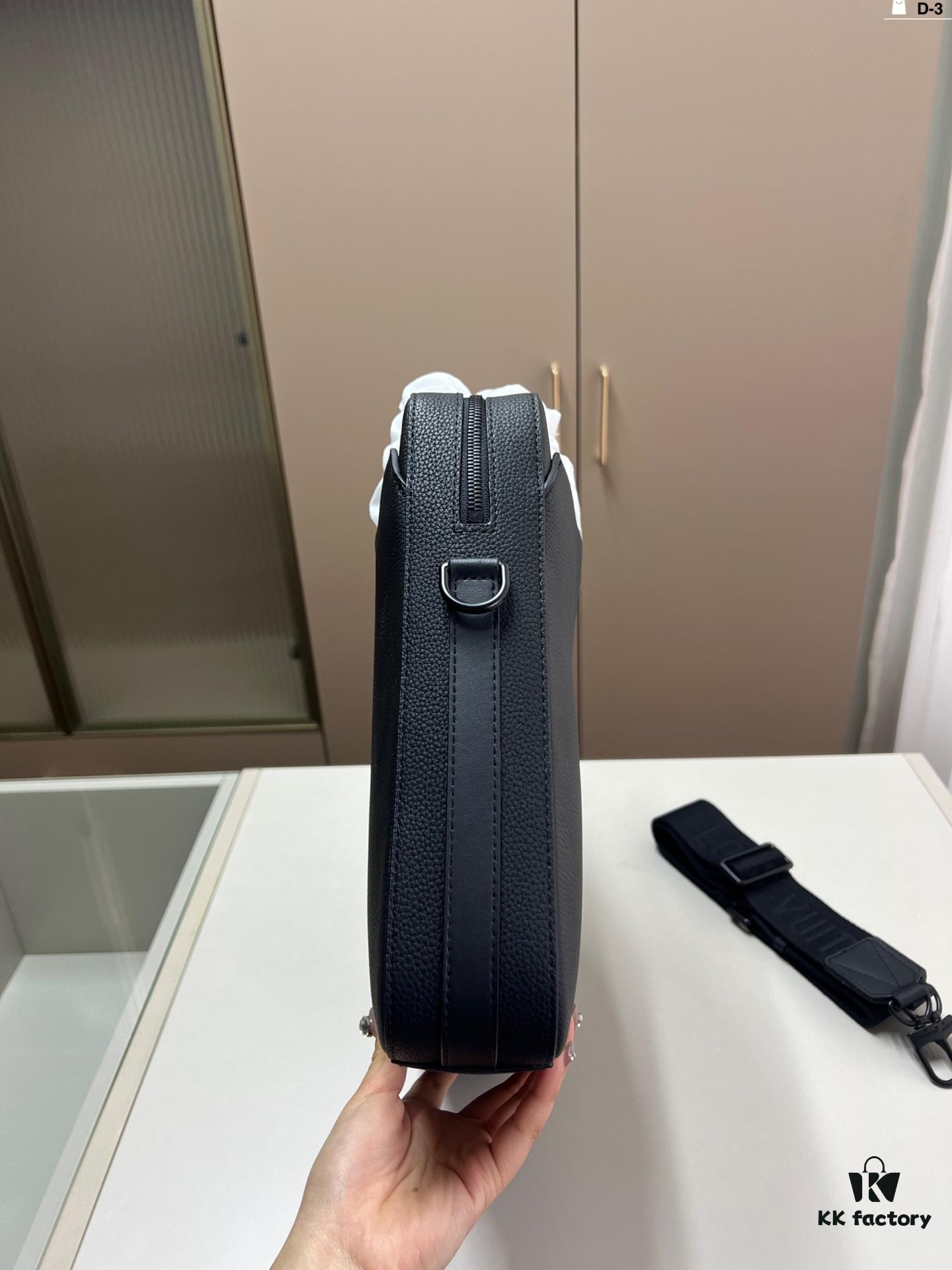 Louis Vuitton Men's Briefcase, Can Be Worn Crossbody or Carried by Hand, Spacious Capacity Fits Documents and Laptop, Size D-3-2 40×28