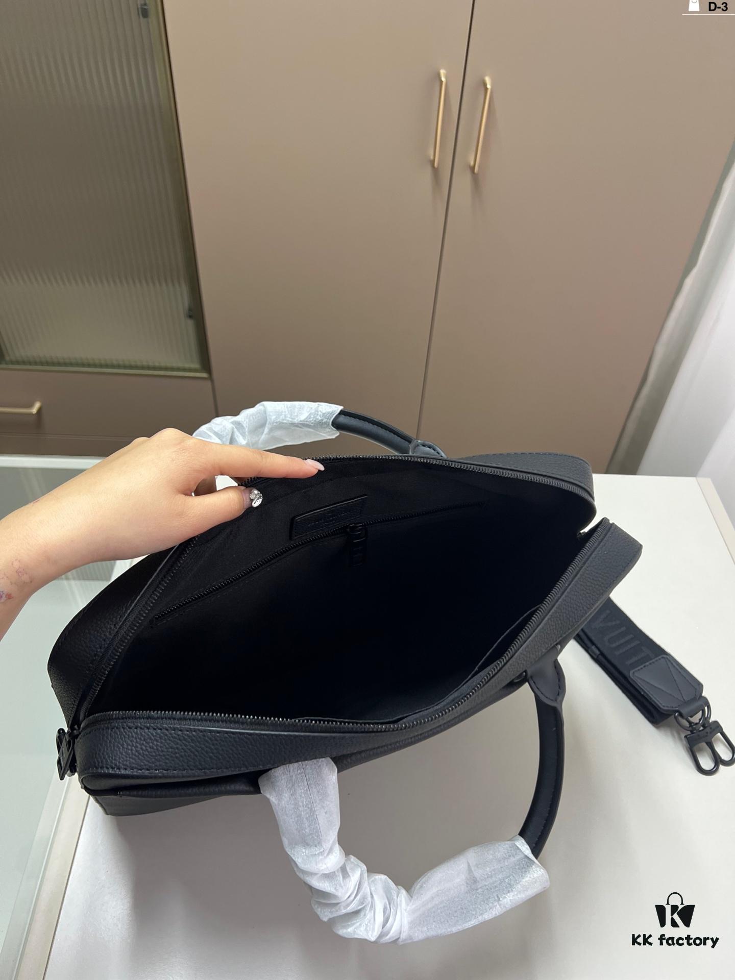 Louis Vuitton Men's Briefcase, Can Be Worn Crossbody or Carried by Hand, Spacious Capacity Fits Documents and Laptop, Size D-3-2 40×28