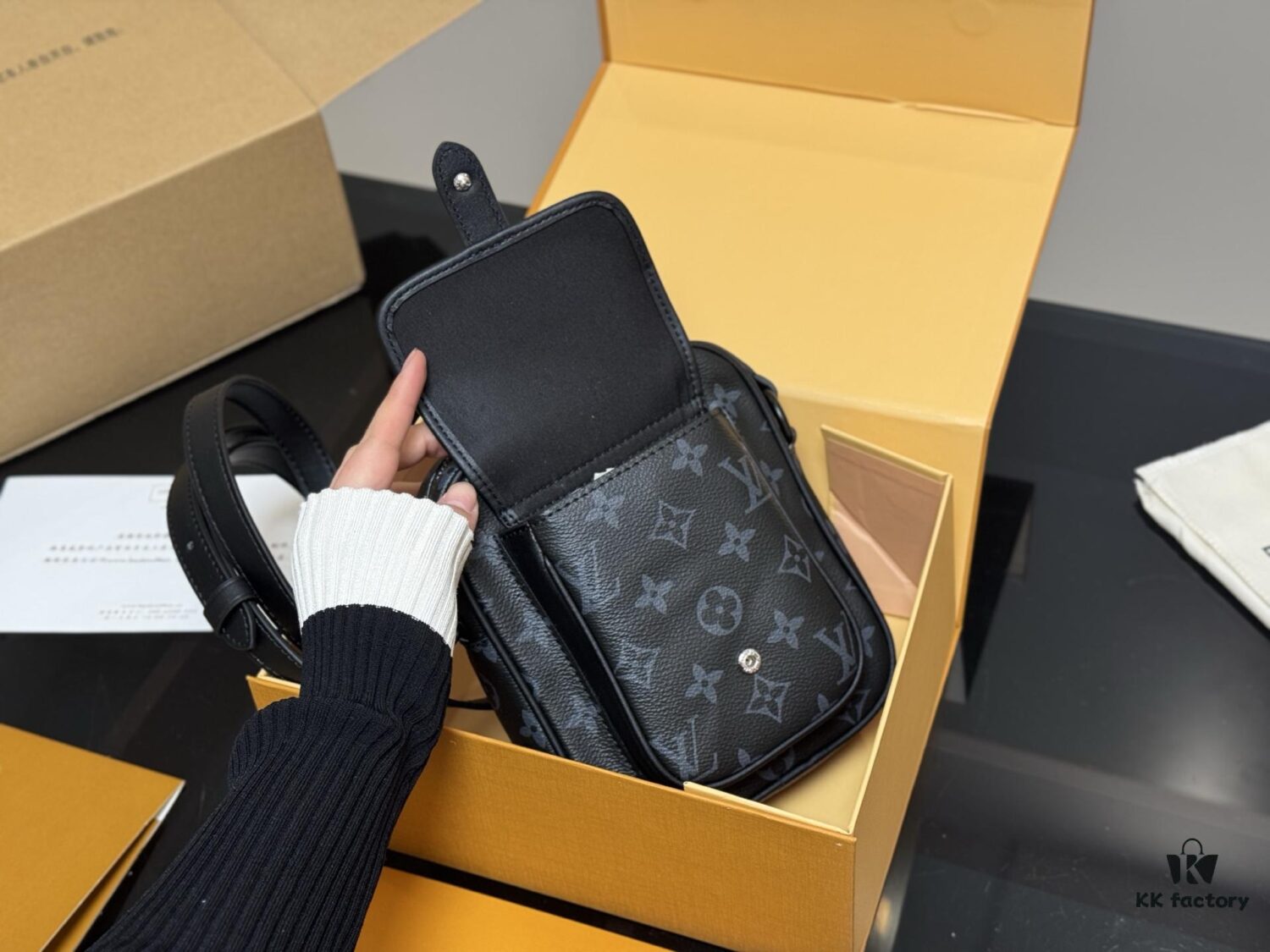 Foldable Box Airplane Box for LV Men's Camera Bag 25ss, God-Level Style!