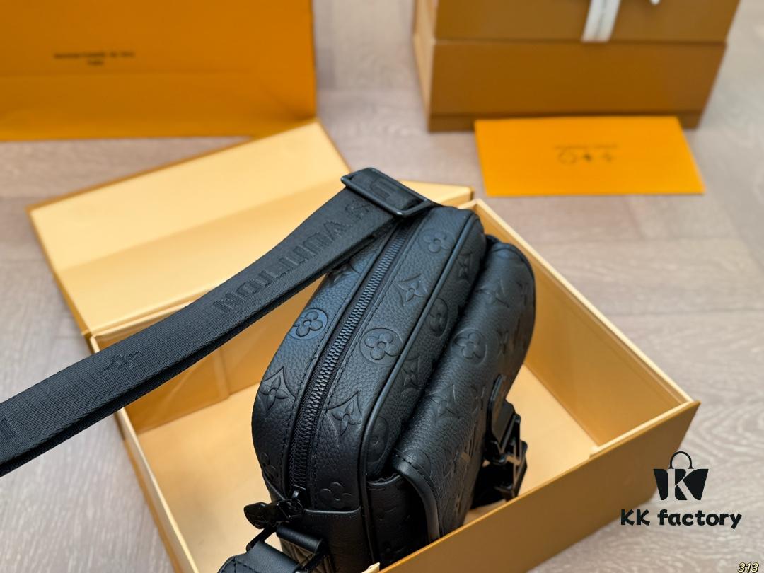 Foldable Box Lv Men's Camera Bag, Fashionable and Elegant Design, Perfect Size 18x17