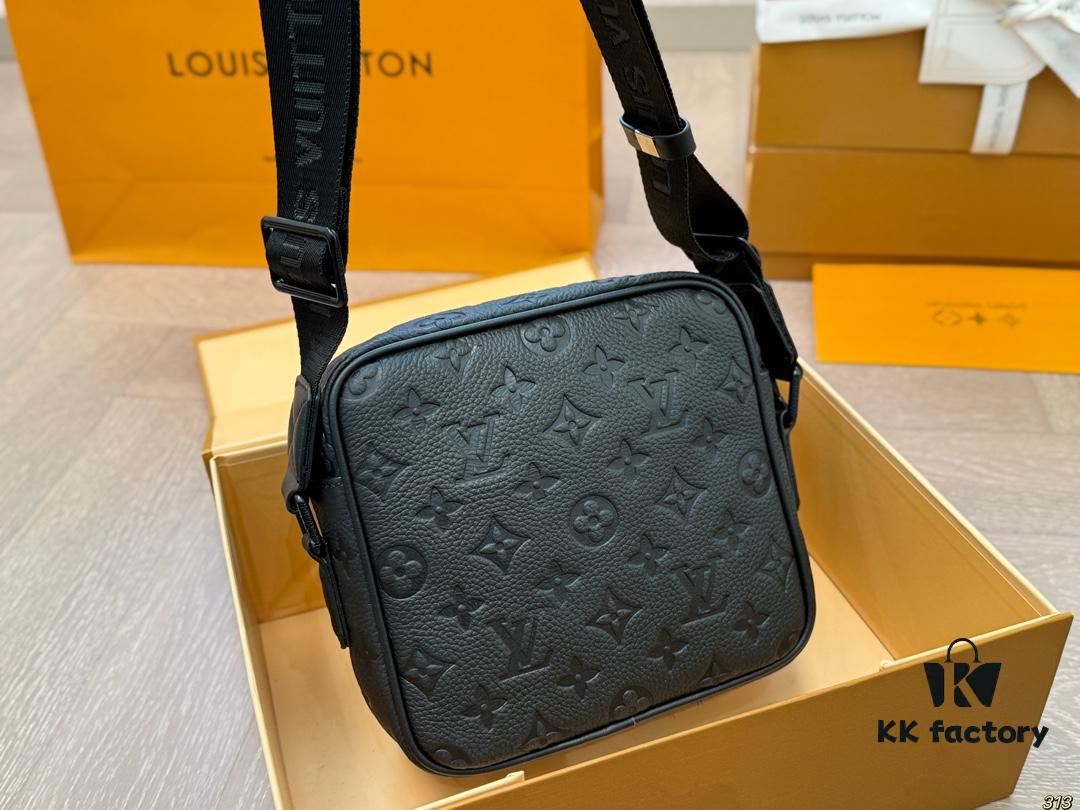 Foldable Box Lv Men's Camera Bag, Fashionable and Elegant Design, Perfect Size 18x17