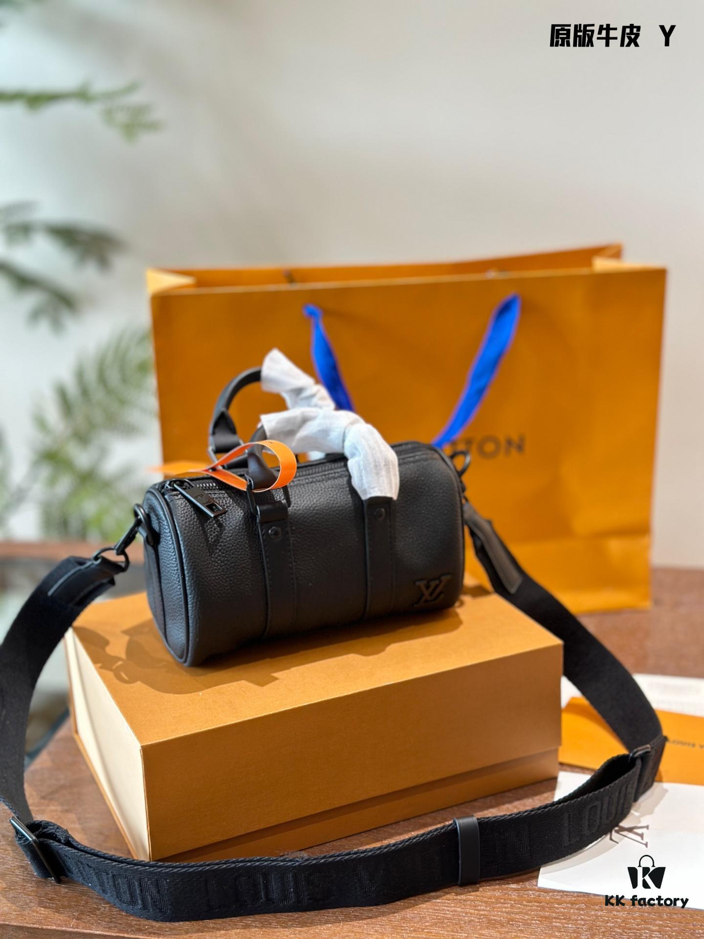 LV KEEPALL Black Men's Crossbody Bag for Men OOTD