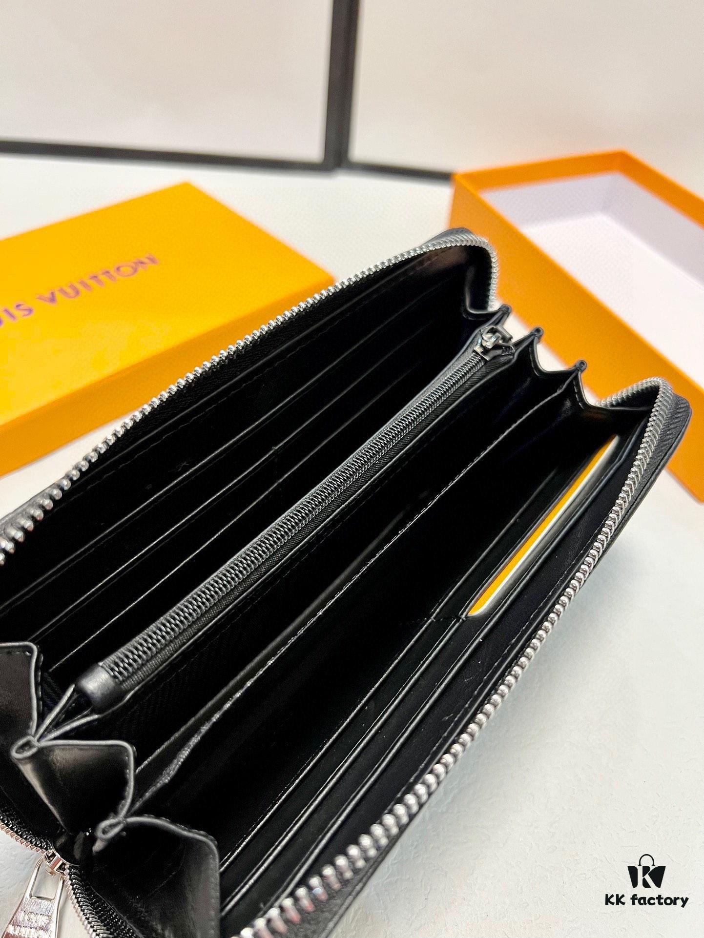 LV New Men's Hand Bag, Black, Size 20x10