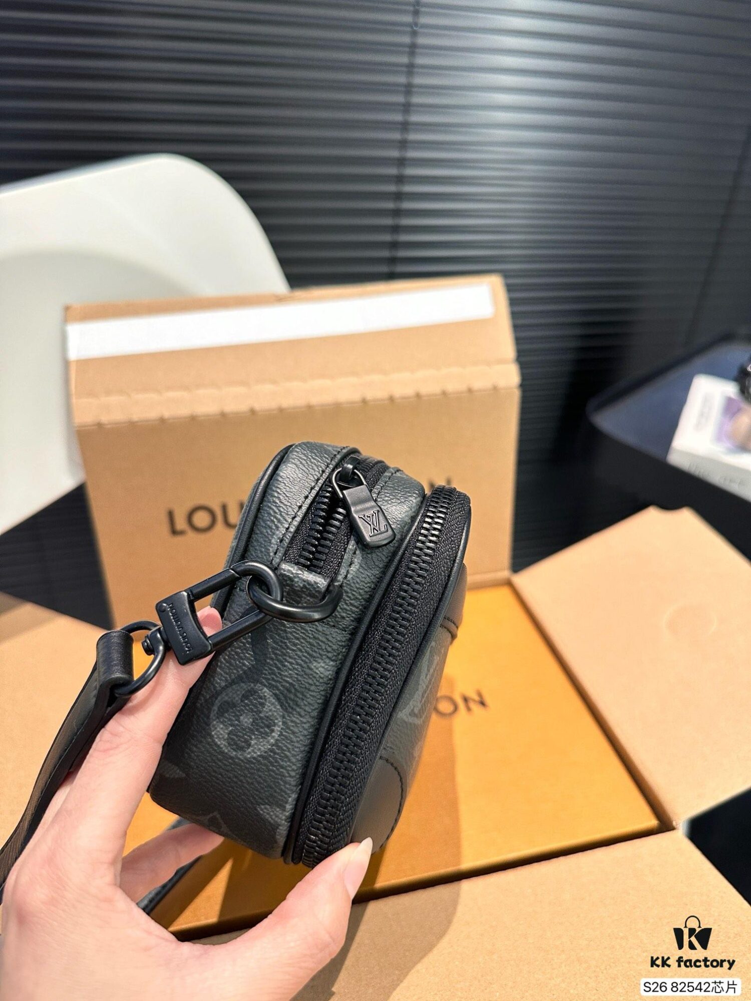 LV New Men's Camera Bag with Airplane Box Foldable Packaging