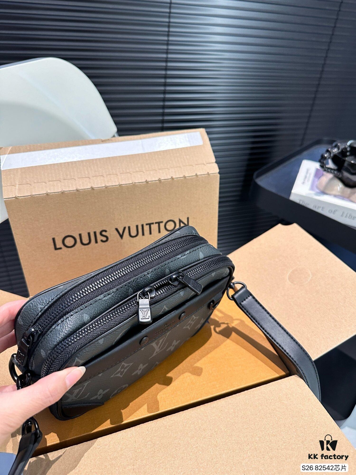 LV New Men's Camera Bag with Airplane Box Foldable Packaging