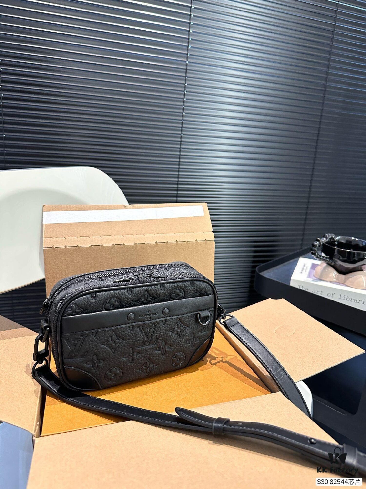 LV New Men's Camera Bag with Airplane Box Folding Packaging