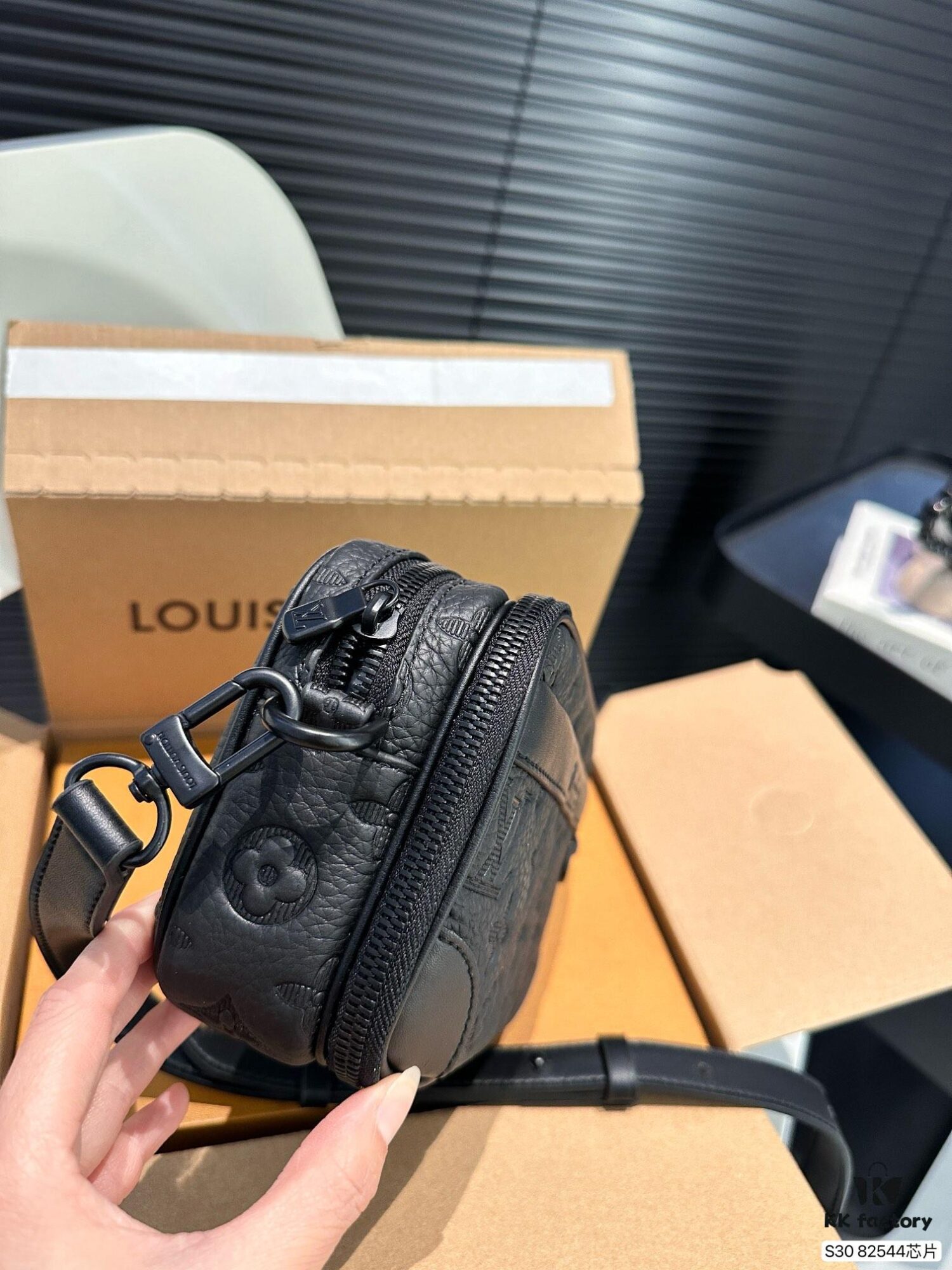 LV New Men's Camera Bag with Airplane Box Folding Packaging