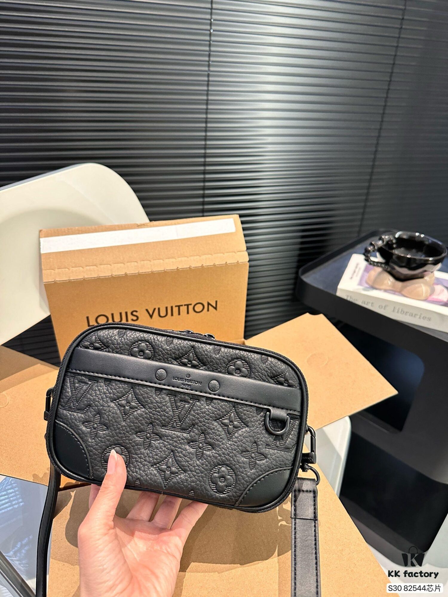 LV New Men's Camera Bag with Airplane Box Folding Packaging