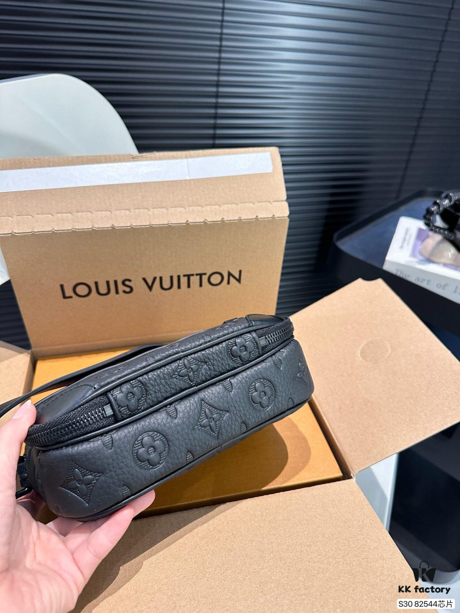 LV New Men's Camera Bag with Airplane Box Folding Packaging