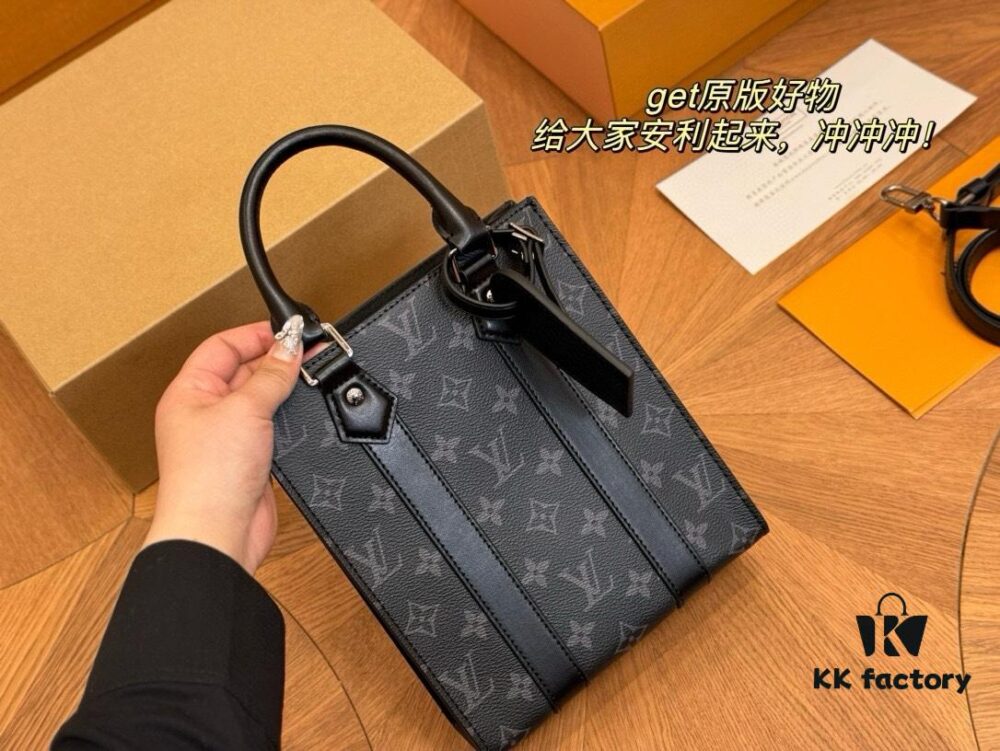 LV Men's Sac Plat VOYAGER Tote Bag with Foldable Aircraft Box, Size: 22.19cm