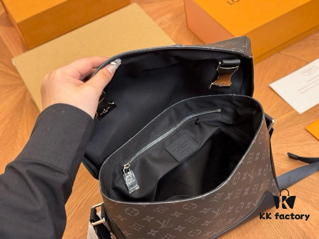 LV Men's Messenger Bag VOYAGER Foldable Box Style Size 28*25cm