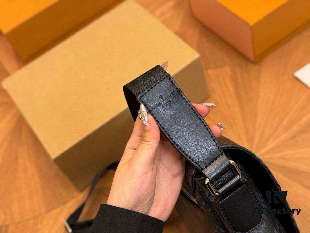 Foldable Plane Box for LV Men's High-Quality and Practical Multi-Wear Bag with Subtle Color Matching