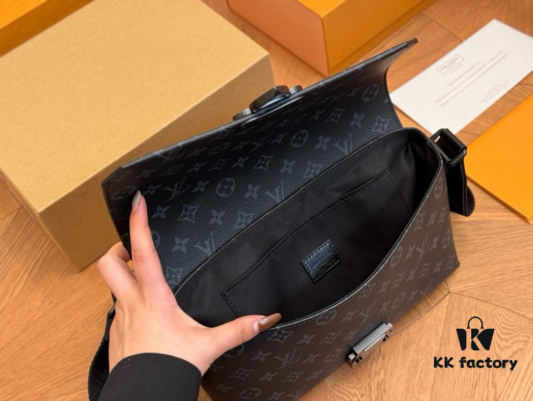 LV Men's Messenger Bag VOYAGER Foldable Box Airplane Box Size: 28*18cm