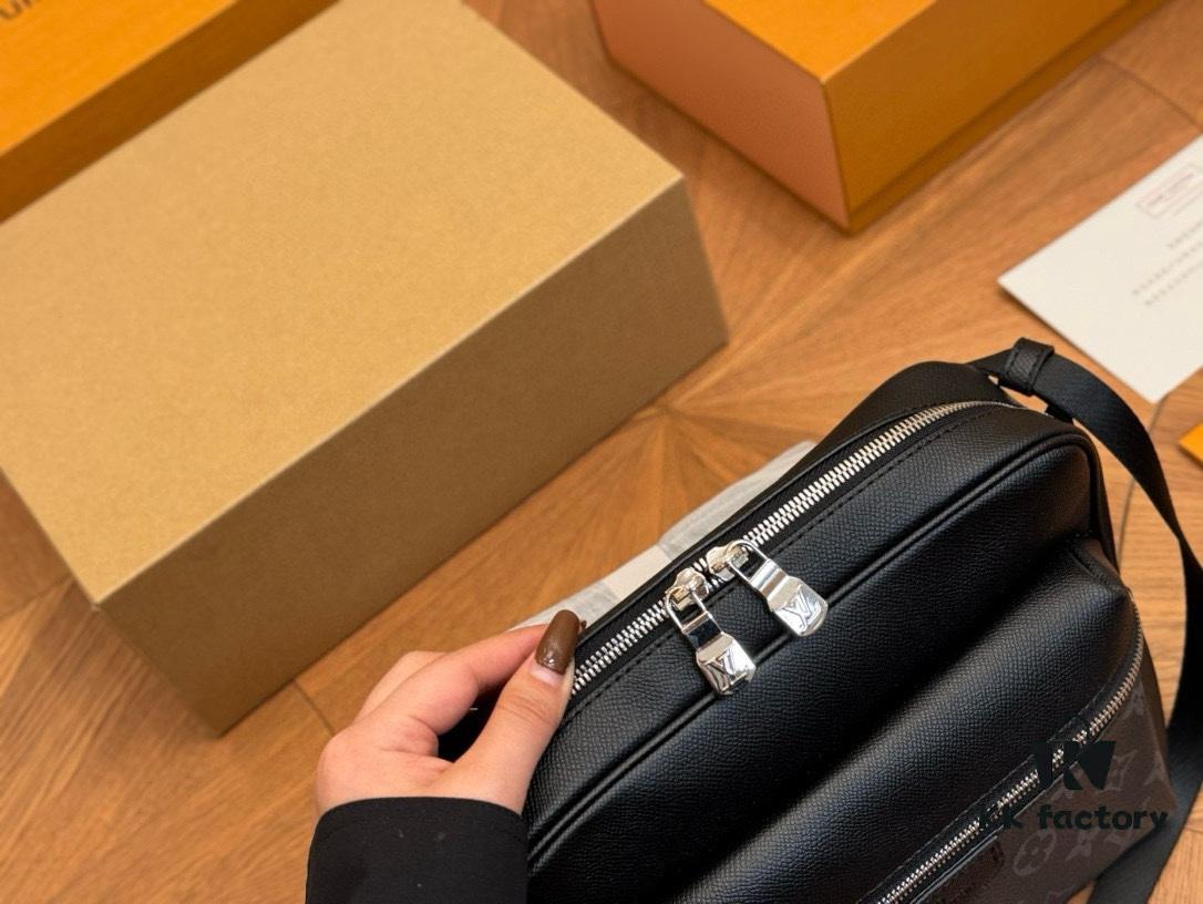 Foldable Box Aircraft Box Custom LV Men's High-Quality First-Layer Leather Crossbody Bag