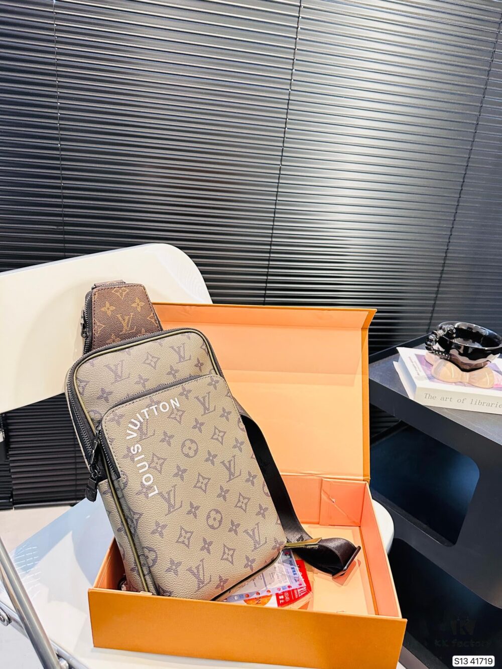 New Men's Chest Bag LV Style, Zippered Waist Pack, Fashionable and Timeless Design