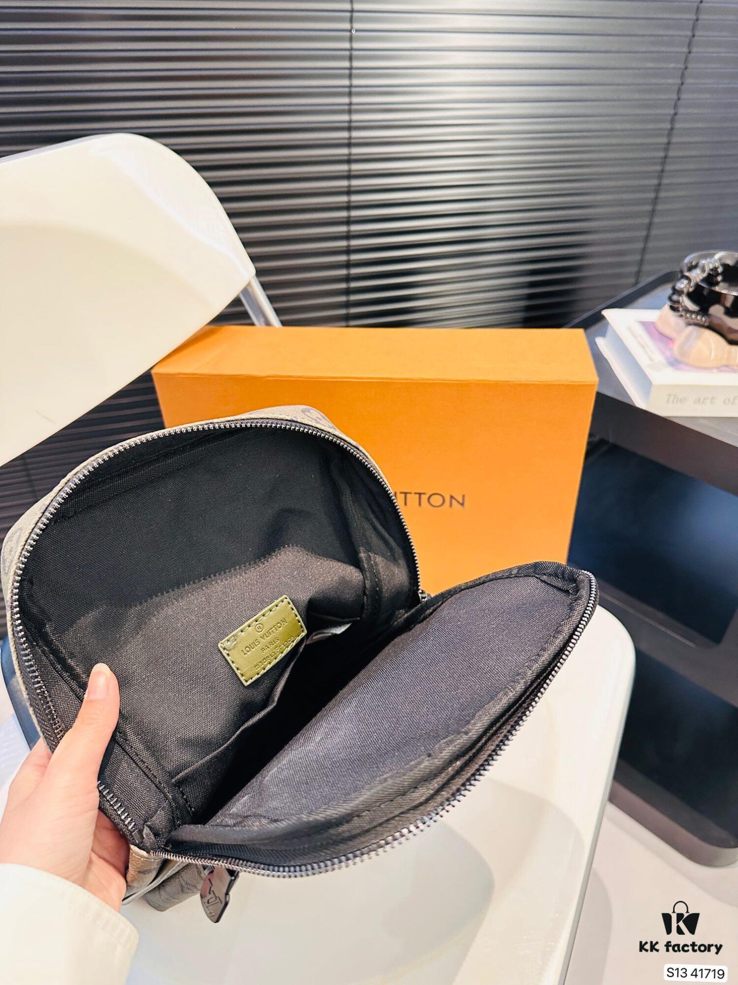 New Men's Chest Bag LV Style, Zippered Waist Pack, Fashionable and Timeless Design