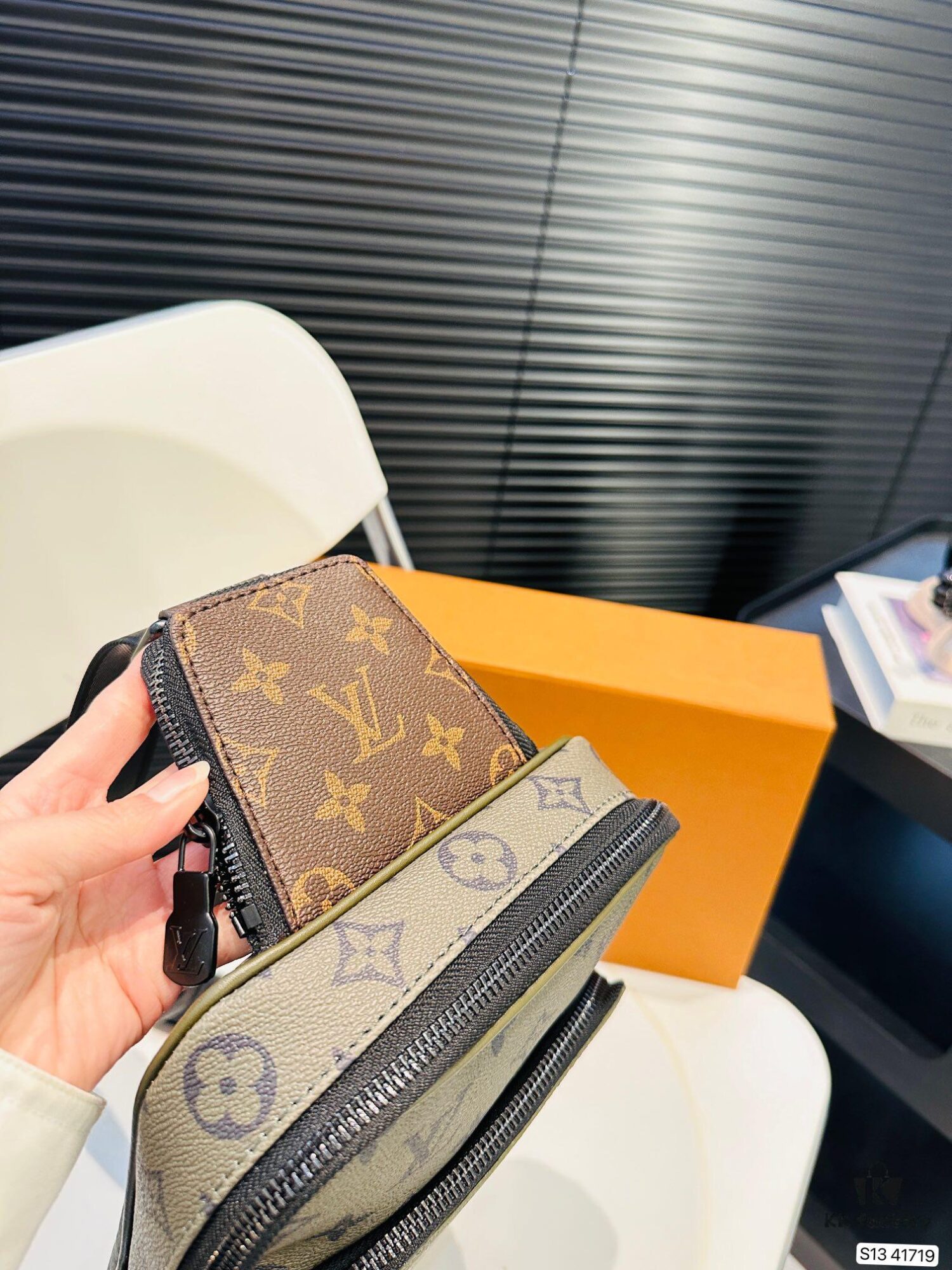 New Men's Chest Bag LV Style, Zippered Waist Pack, Fashionable and Timeless Design