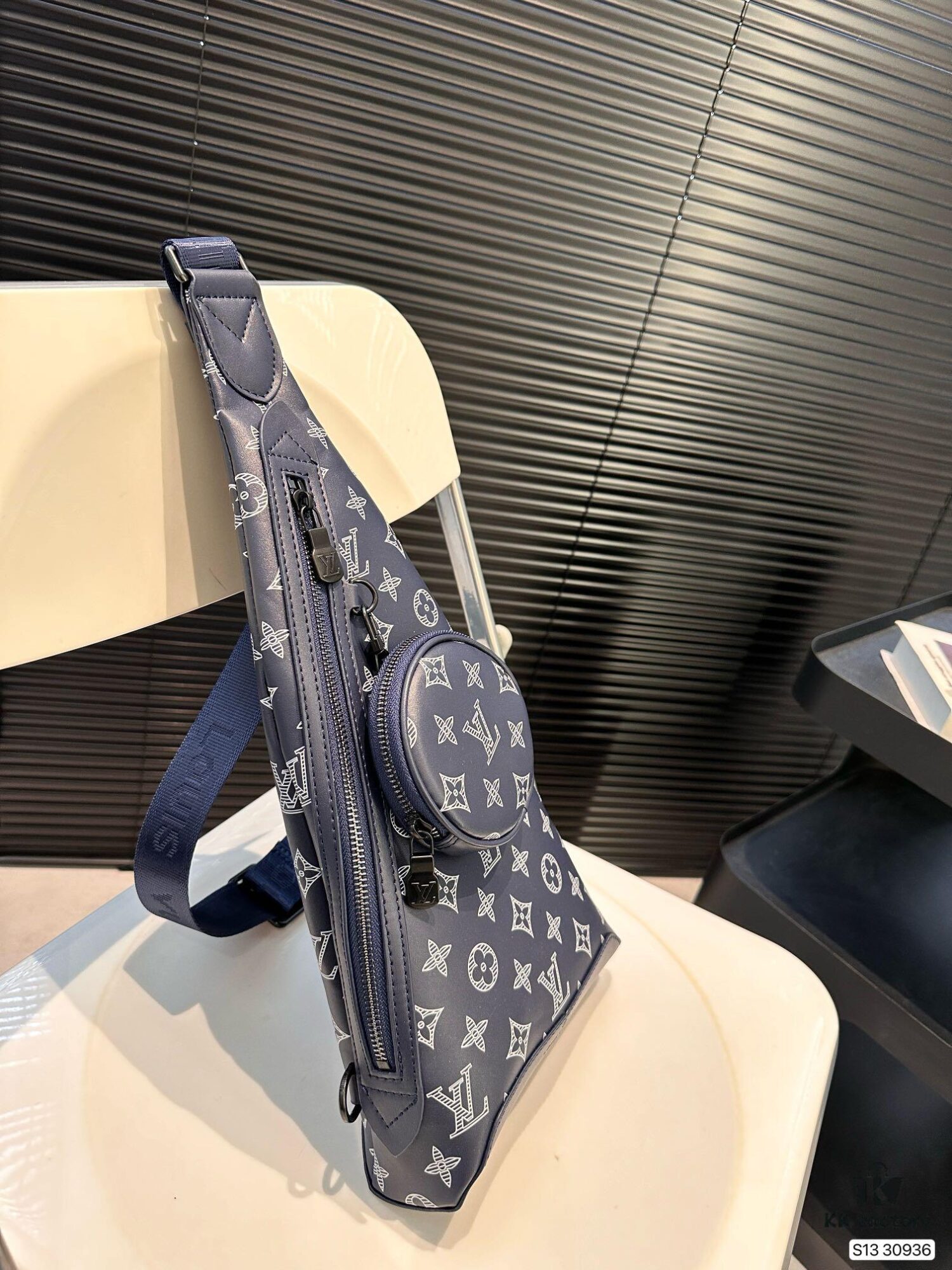 New Men's Chest Bag LV Style Chest Pack, Stylish Design with Zipper Closure