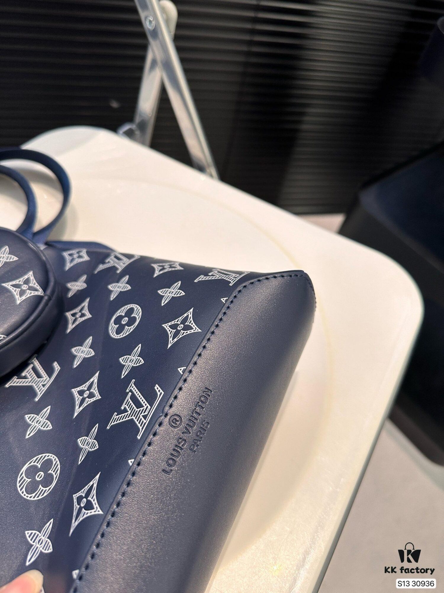 New Men's Chest Bag LV Style Chest Pack, Stylish Design with Zipper Closure