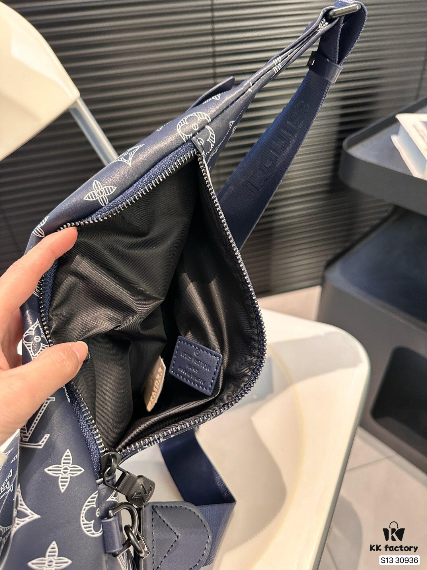 New Men's Chest Bag LV Style Chest Pack, Stylish Design with Zipper Closure