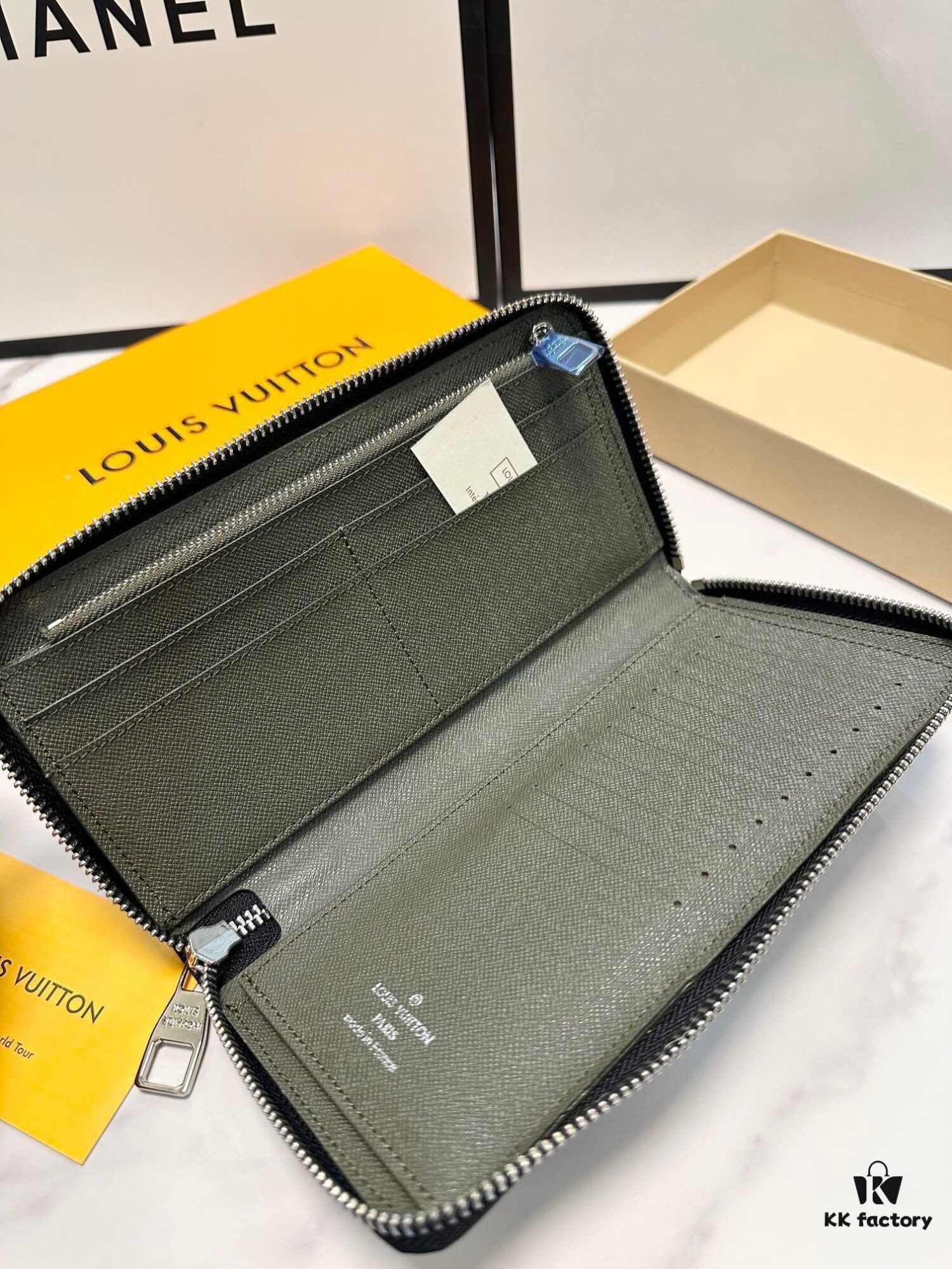 LV New Men's Hand Bag, Black, 20x10