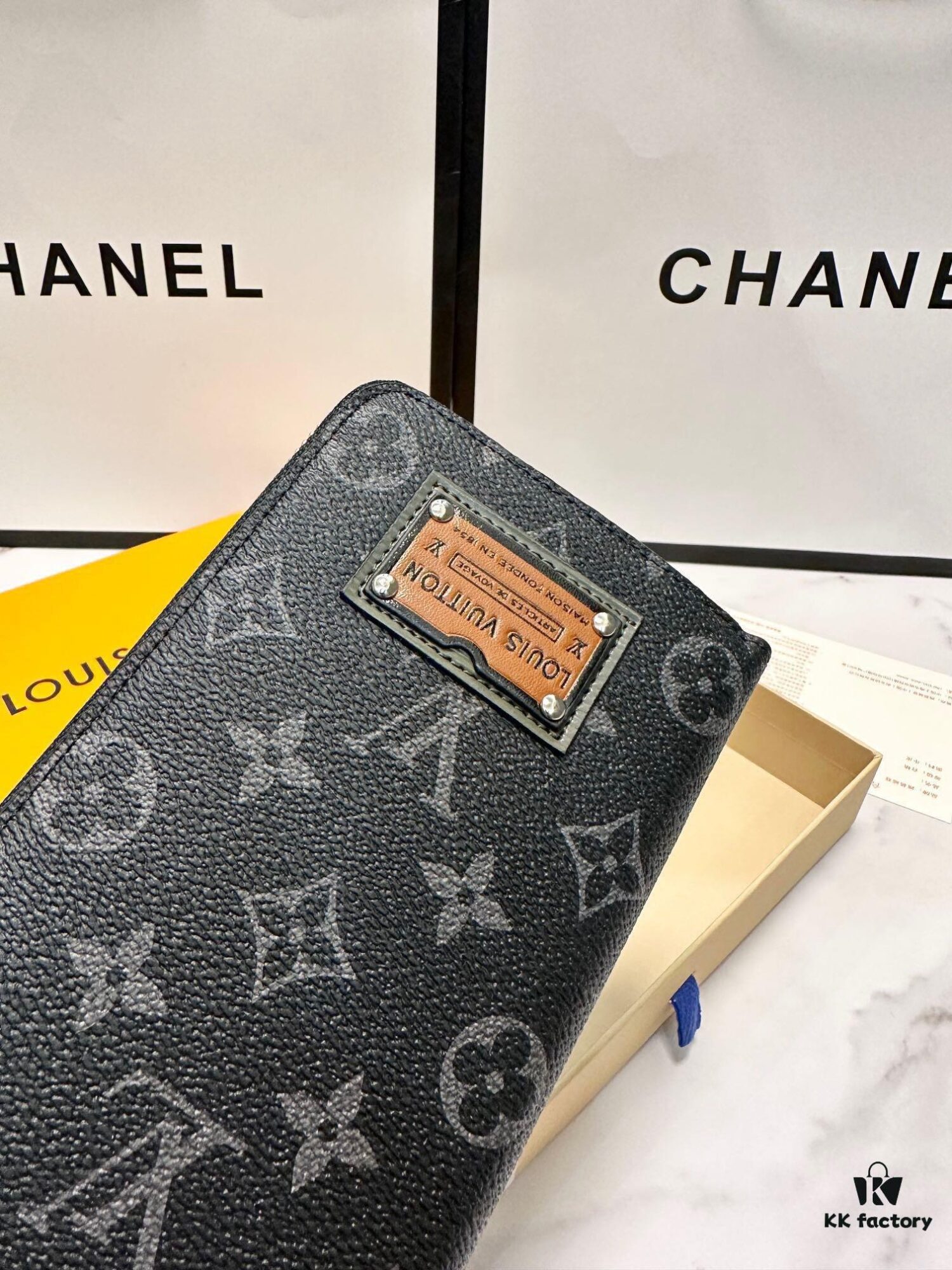 LV New Men's Hand Bag, Black, 20x10