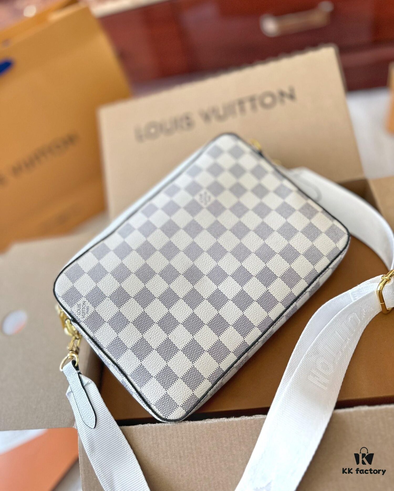 LV Louis Vuitton Men's Crossbody Bag, Three-in-One Foldable Gift Box Packaging
