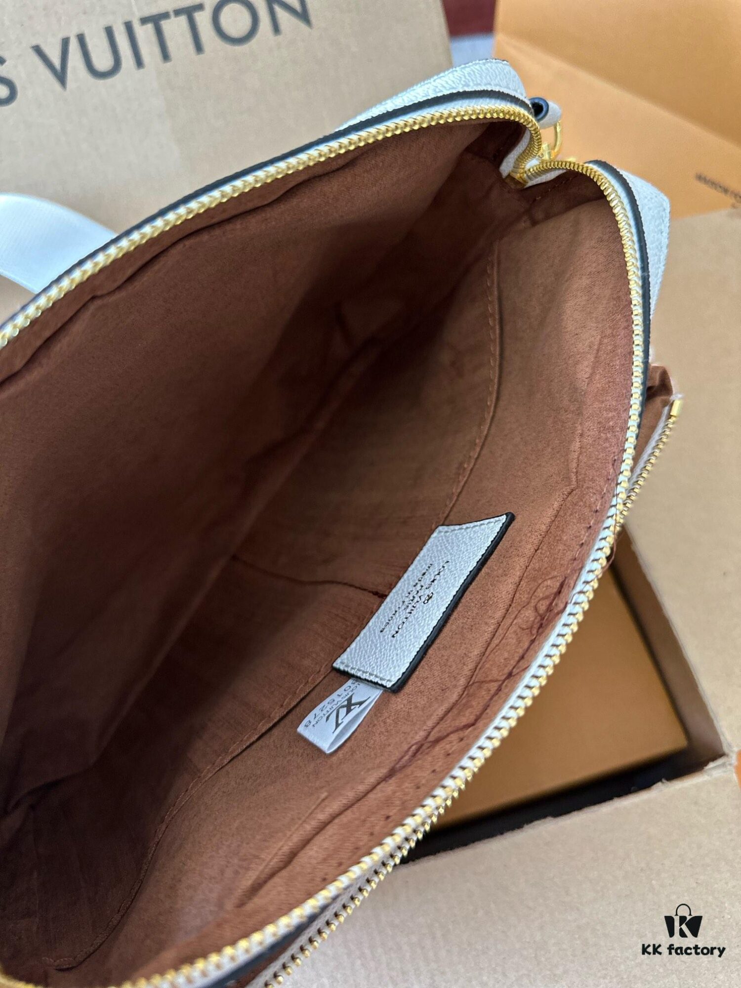 LV Louis Vuitton Men's Crossbody Bag, Three-in-One Foldable Gift Box Packaging