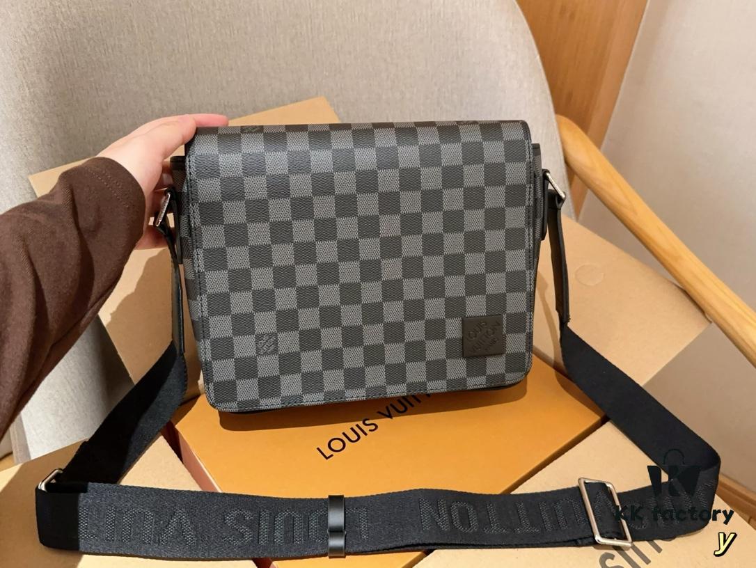 Louis Vuitton District Men's Briefcase Messenger Bag