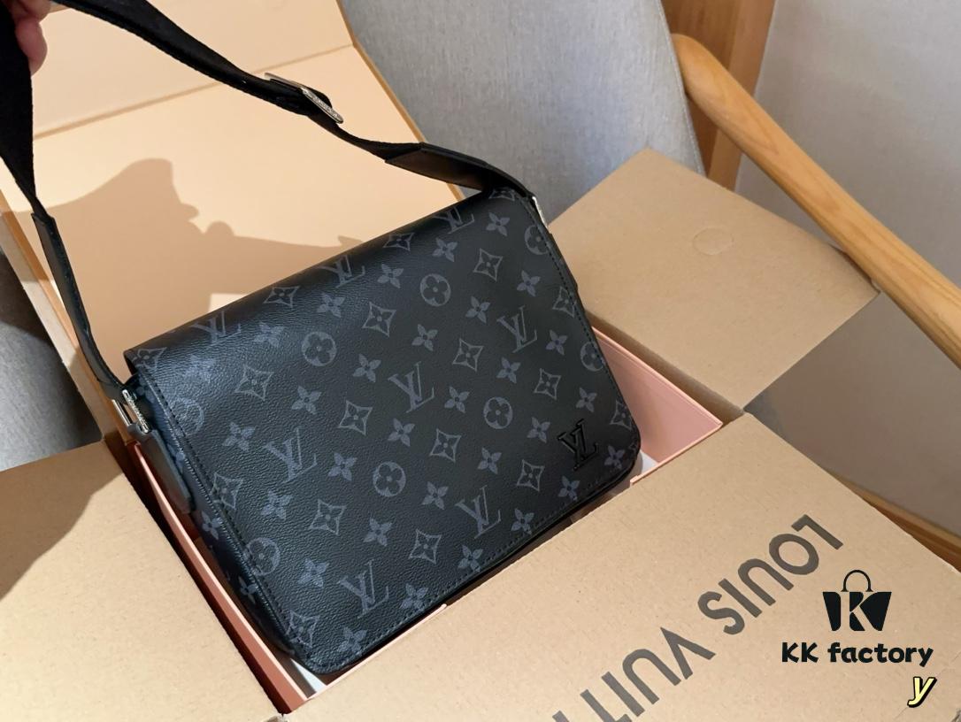 Louis Vuitton District Men's Briefcase Messenger Bag