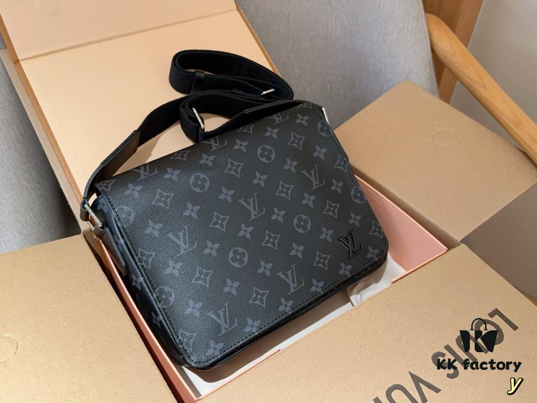 Louis Vuitton District Men's Briefcase Messenger Bag