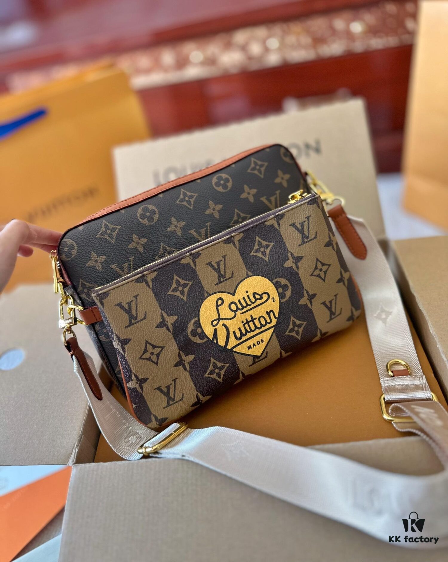 LV Gucci Men's Three-in-One Crossbody Bag, Foldable Gift Box Packaging, Original Order Quality, Imported Premium Fabric